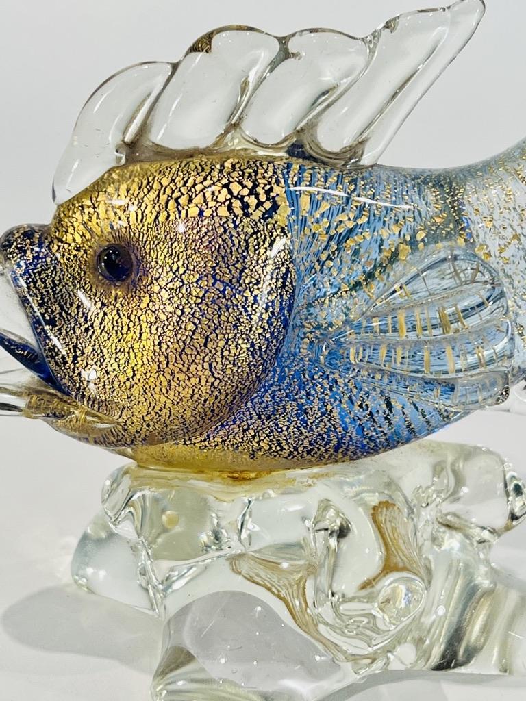 Sculpture in Murano glass with gold representing a fish circa 1950 In Good Condition For Sale In Rio De Janeiro, RJ