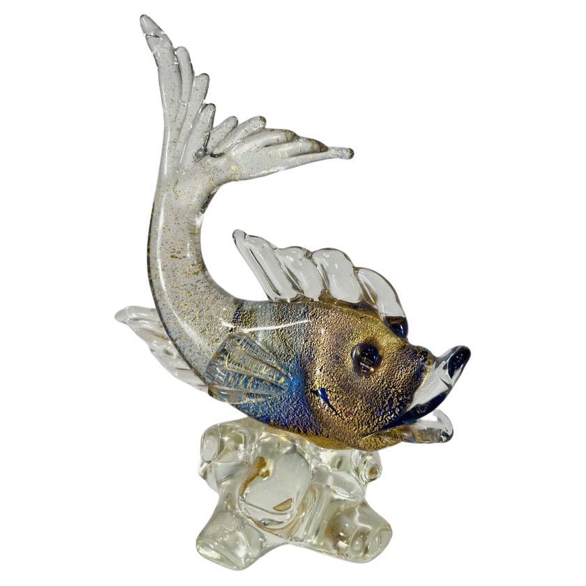 Sculpture in Murano glass with gold representing a fish circa 1950 For Sale