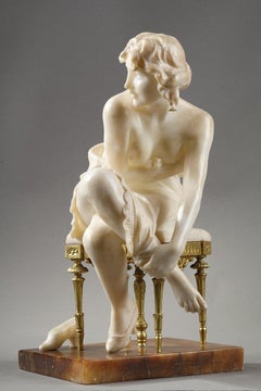 Scultura in onice e alabastro "Donna che si toglie le scarpe" di Adolfo Luchini