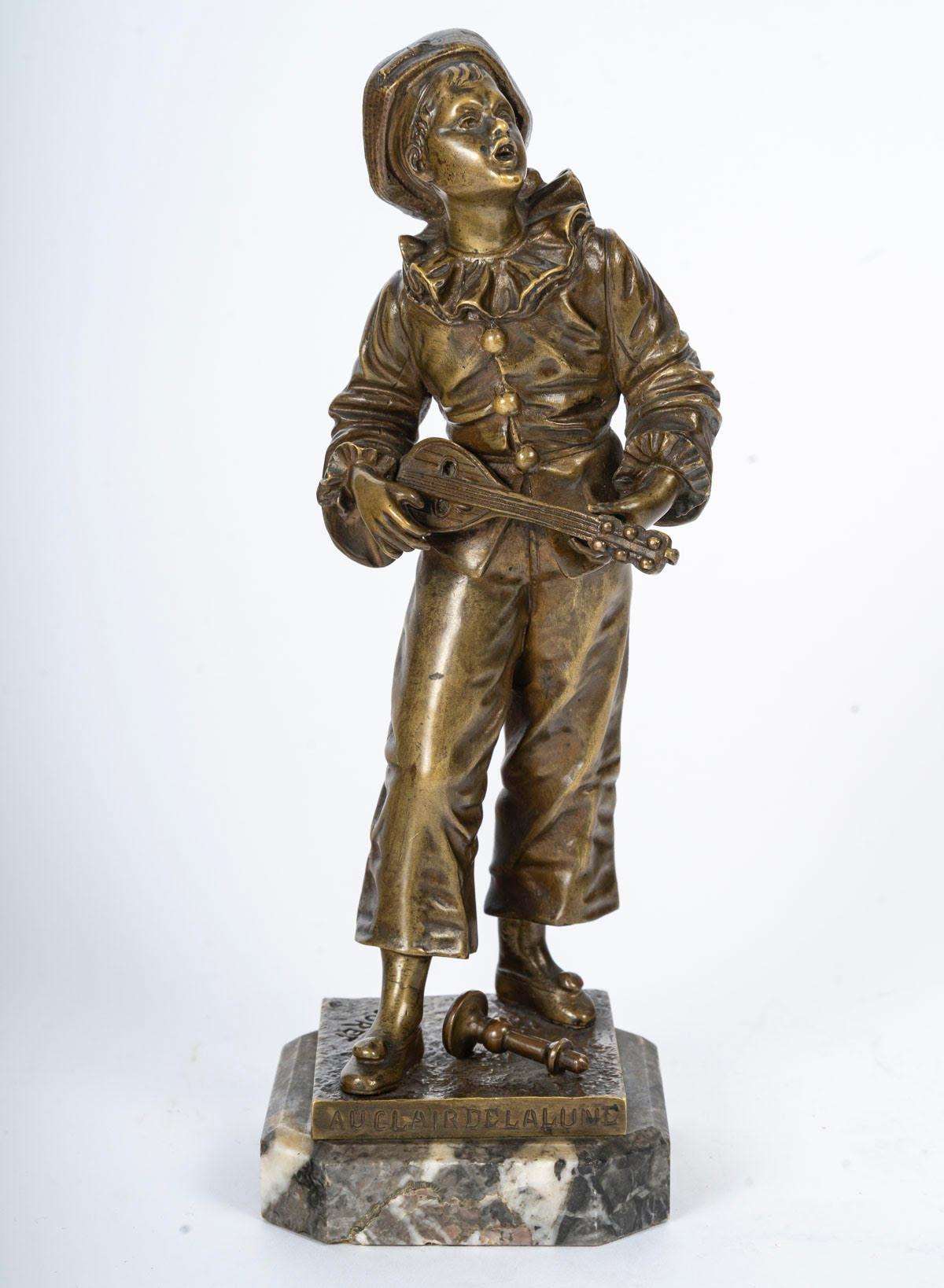 Scultura in bronzo patinato che rappresenta Pierro al chiaro di luna, firmata Bouret, XX secolo, stile Art Déco.

Scultura in bronzo patinato di Pierro al chiaro di luna, firmata Bouret, base in marmo, XX secolo, stile Art Déco.

H: 25cm, L: 8.5cm,