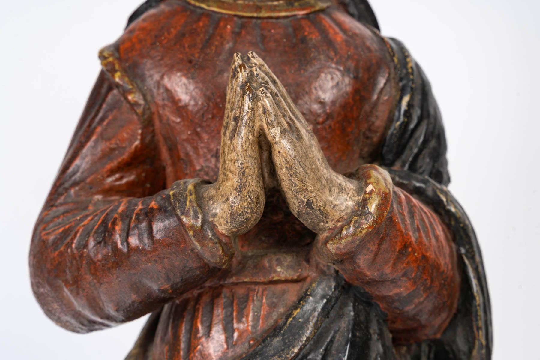 Romain classique Sculpture en bois polychrome représentant Sainte Marguerite, 18e siècle. en vente