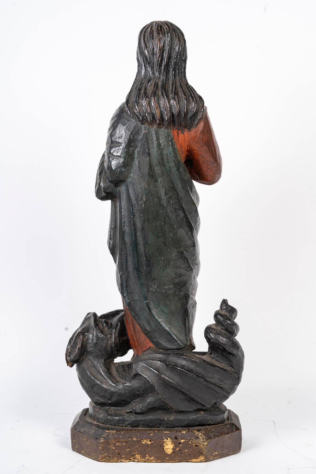 XVIIIe siècle et antérieur Sculpture en bois polychrome représentant Sainte Marguerite, 18e siècle. en vente