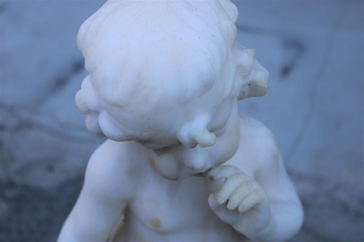 Italian Sculpture in white alabaster 1910 with a child sitting on a wall thinking For Sale