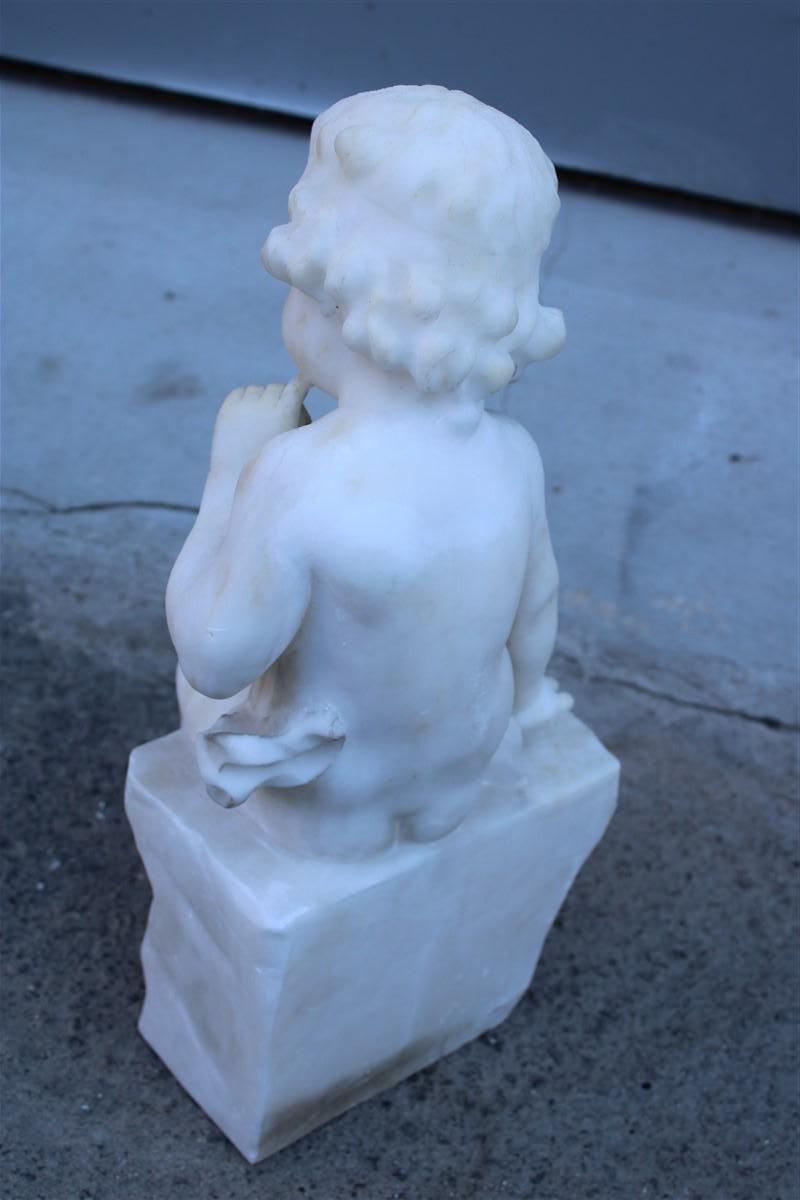 Sculpture in white alabaster 1910 with a child sitting on a wall thinking In Good Condition For Sale In Palermo, Sicily