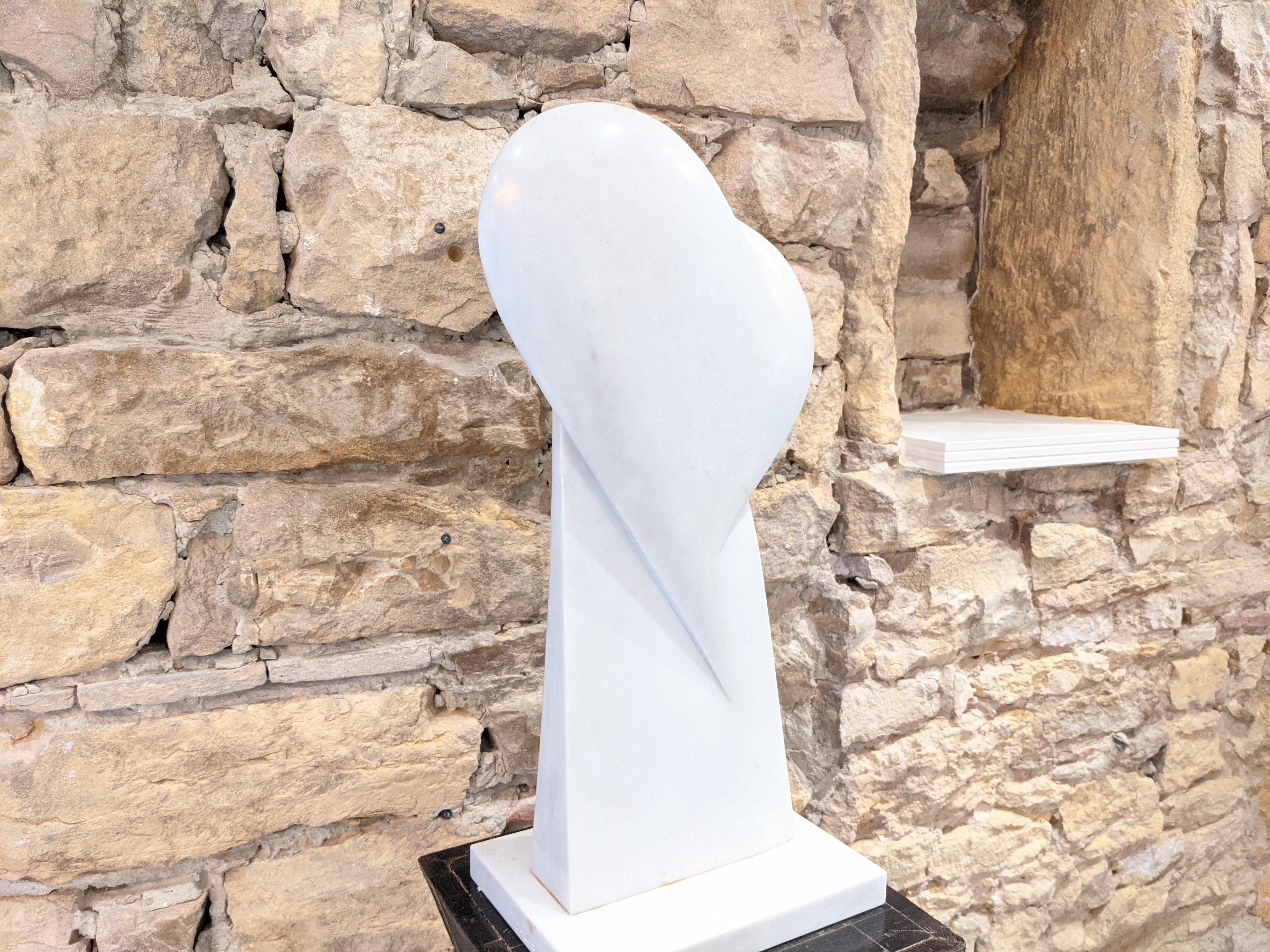 French Sculpture in White Carrara Marble by Bertrand Créac'h For Sale