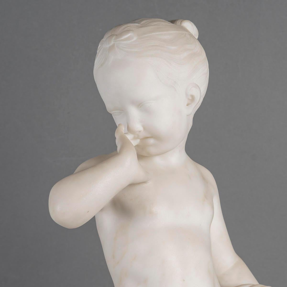 Skulptur aus weißem Carrara-Marmor, Periode Napoleon III, 19.

Skulptur eines Kindes aus weißem Carrara-Marmor, das ein Nest trägt, Periode Napoleon III, 19. Jahrhundert.  
h: 58cm, B: 26cm, T: 19cm