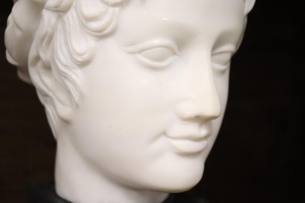 Scultura in marmo bianco, Testa di un giovane Bacco in vendita 3