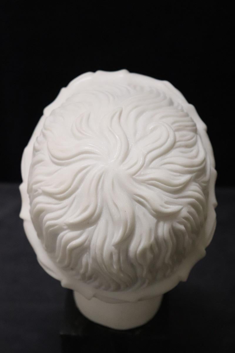 XX secolo Scultura in marmo bianco, Testa di un giovane Bacco in vendita