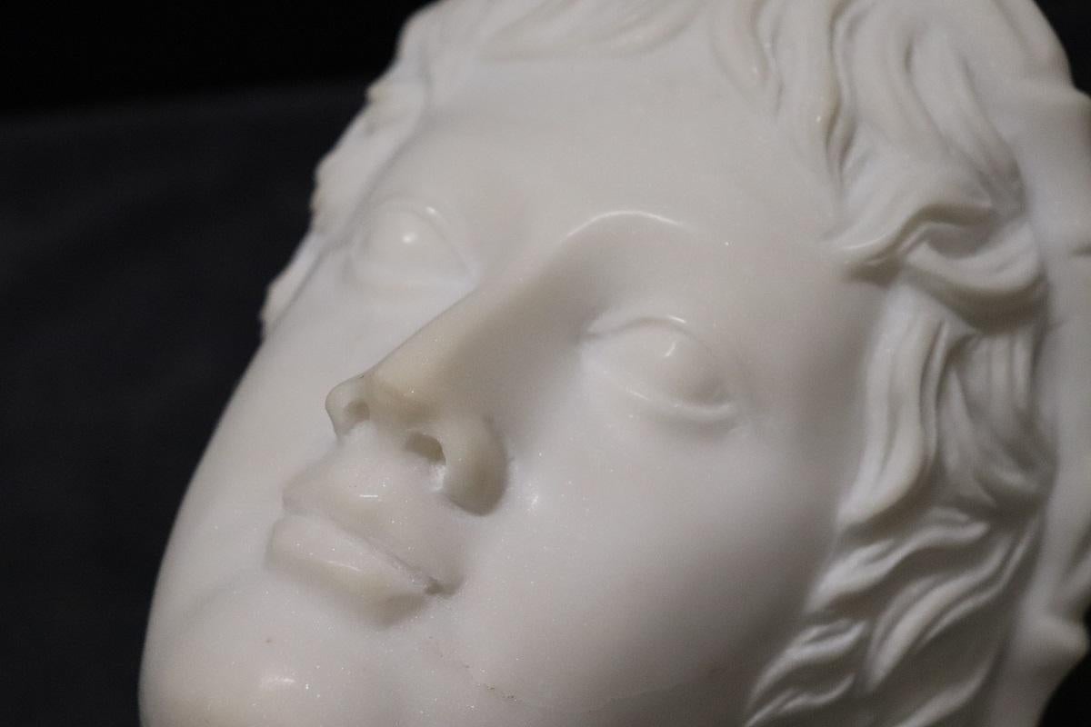 Scultura in marmo bianco, Testa di un giovane Bacco in vendita 1