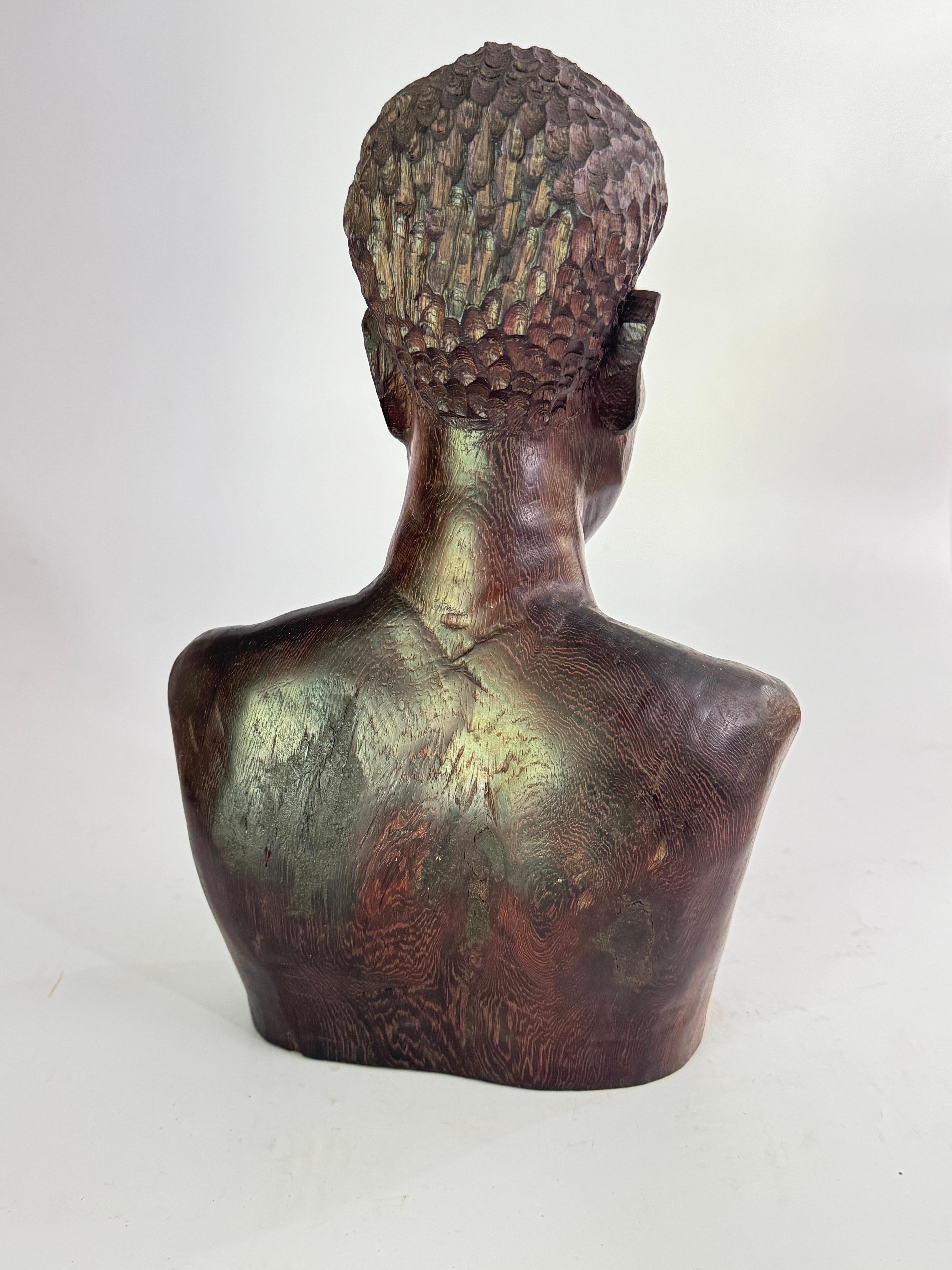 Skulptur aus Holz aus Afrika  Mann Körper, in einem Brown Farbe 20TH Jahrhundert (Art déco) im Angebot