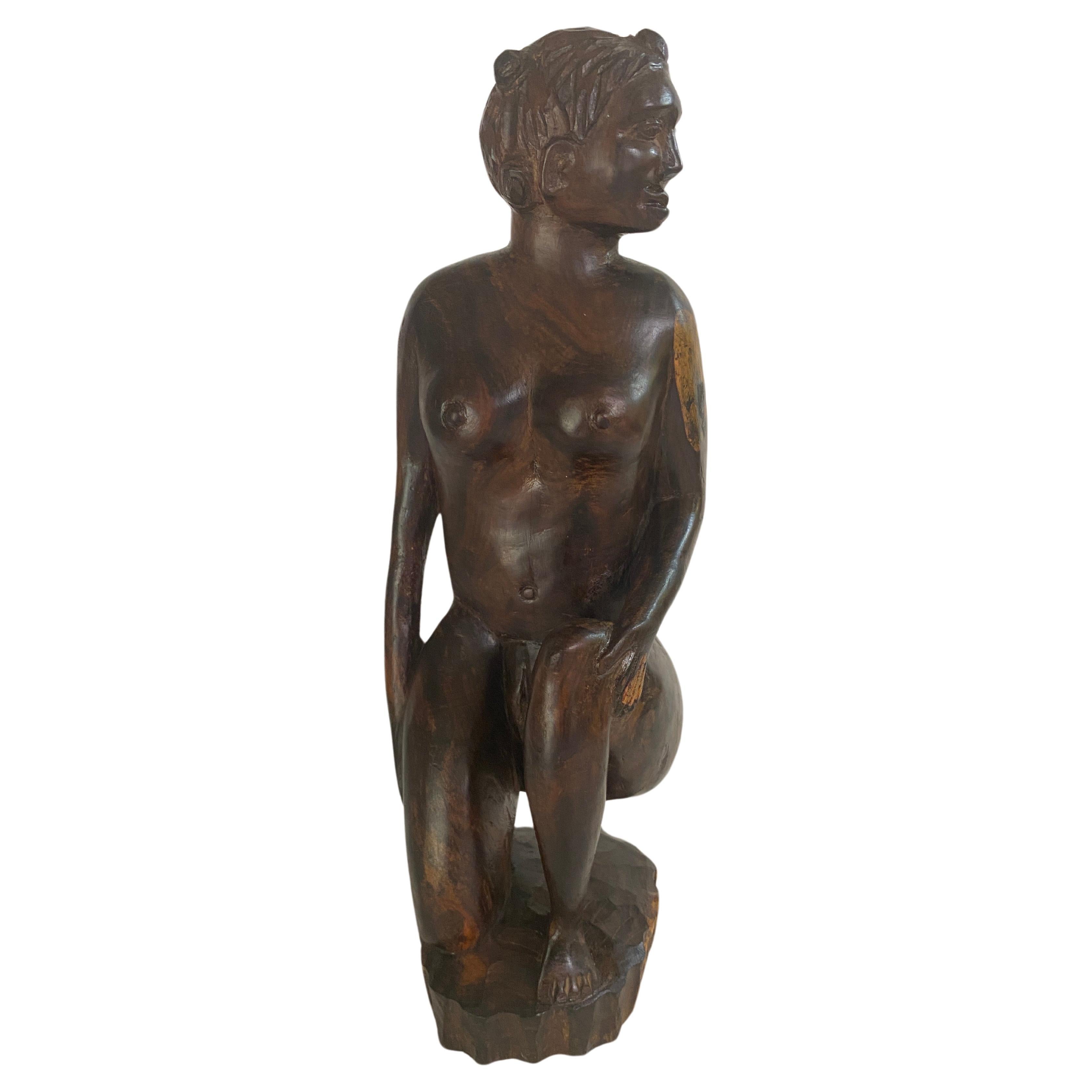 This sculpture is aBody of a woman, with it's traditional air cut. This is in wood, in a Brown color, and has been made in africa in the 20th Century.