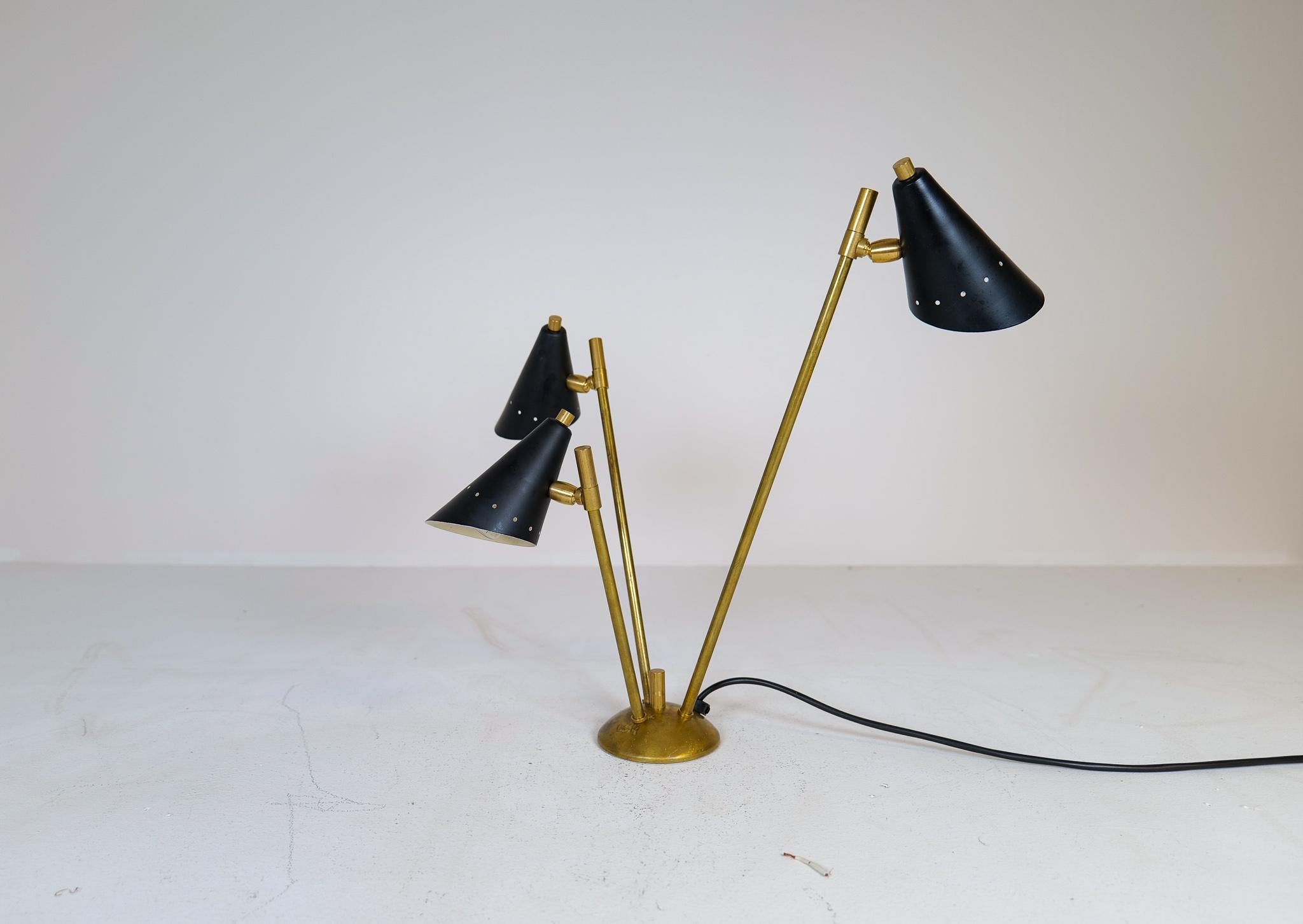 Mid-Century Modern Sculpture Italian Modern Table Lamp Brass and Metal, Stilnovo Style For Sale