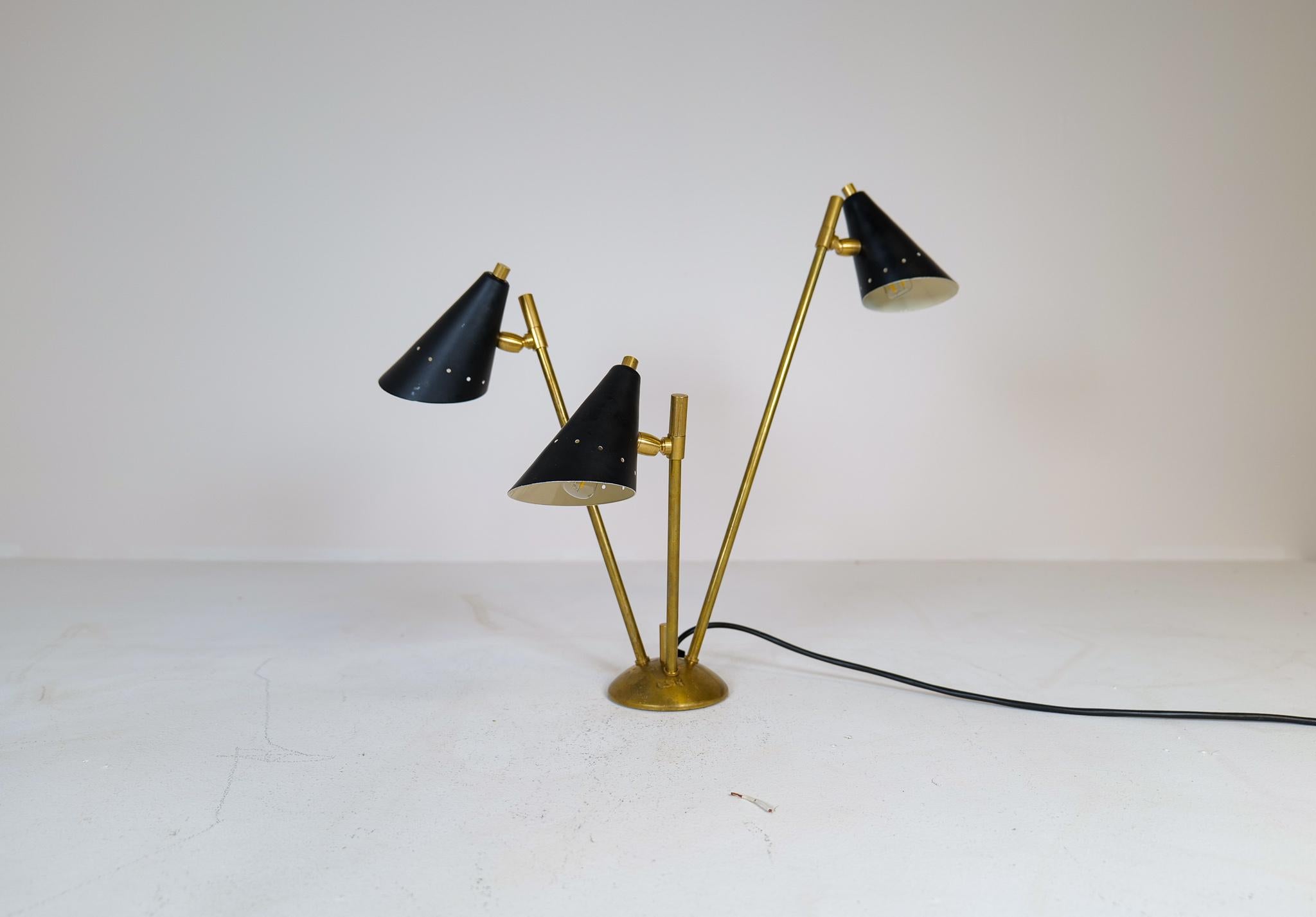 Sculpture Italian Modern Table Lamp Brass and Metal, Stilnovo Style In Good Condition For Sale In Hillringsberg, SE