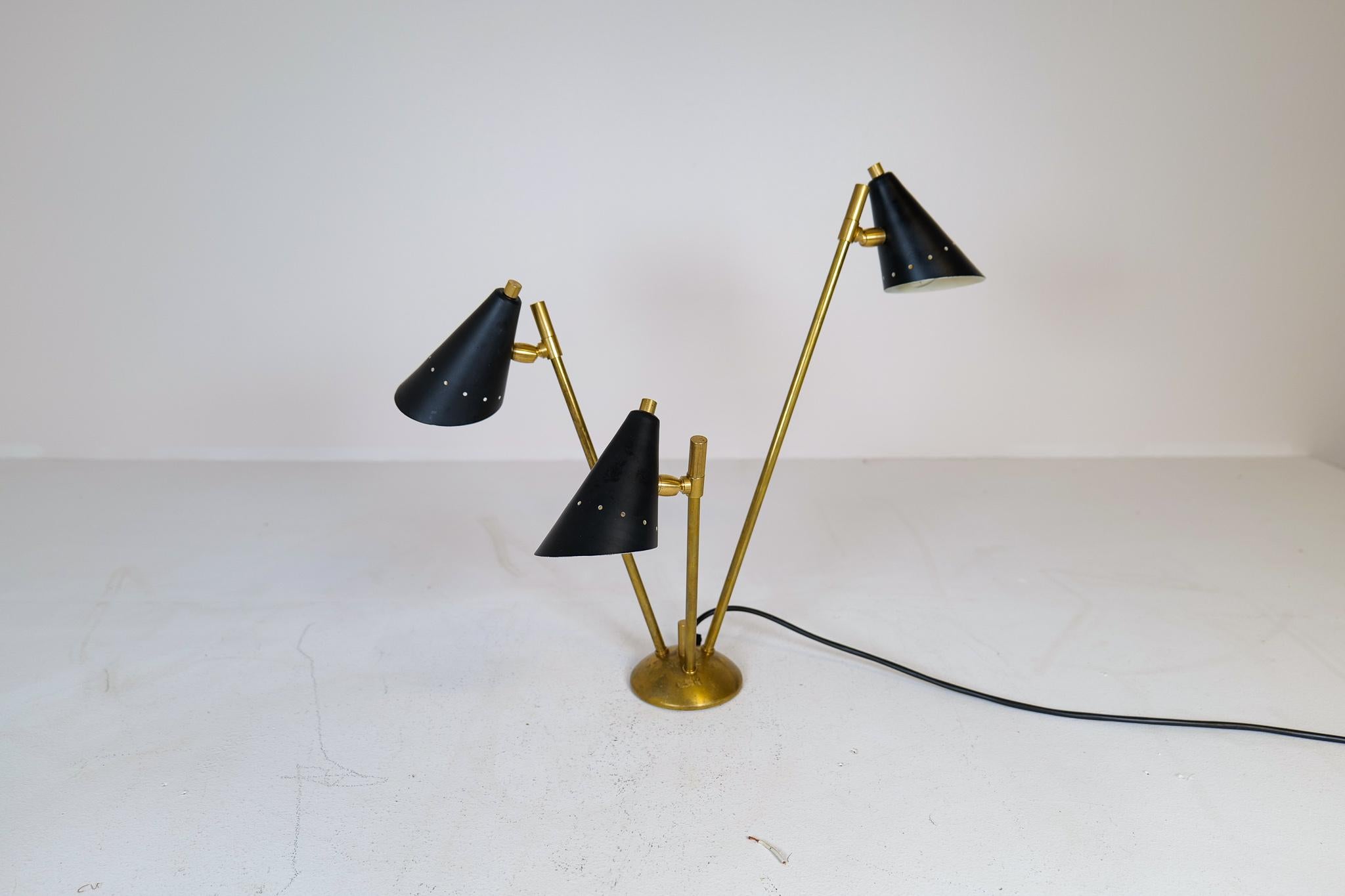 Late 20th Century Sculpture Italian Modern Table Lamp Brass and Metal, Stilnovo Style For Sale