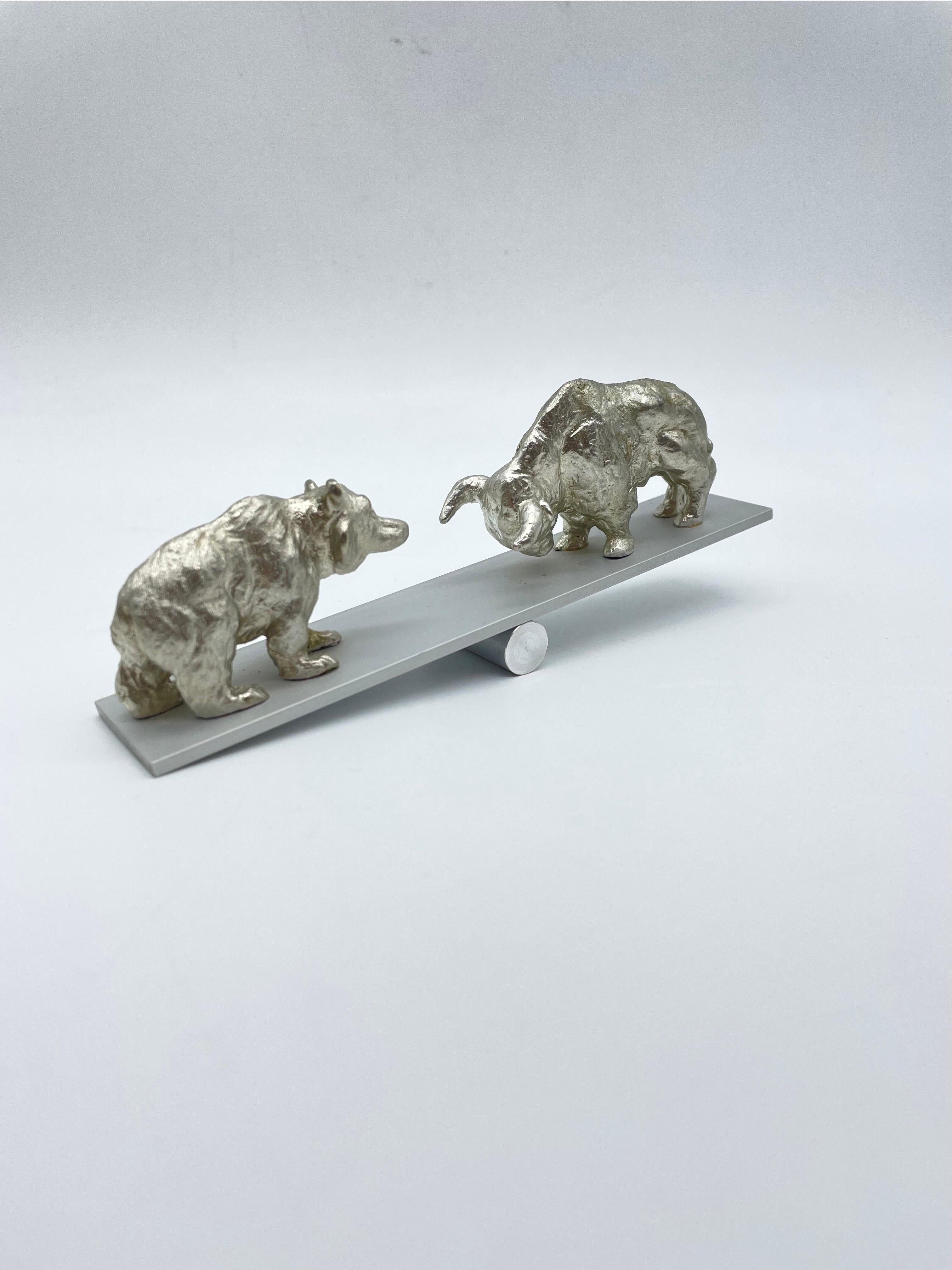Sculpture de l'artiste berlinois Karsten Klingbeil (Ours et taureau de Berlin).

Il s'agit d'un cadeau personnel très rare du célèbre constructeur berlinois Karsten Klingbei.

Bronze massif argenté.

Sculpture de très haute qualité, intemporelle et