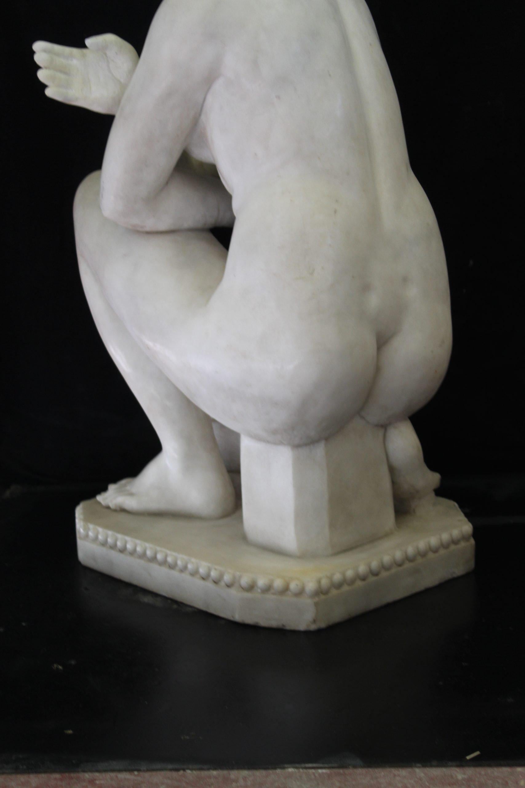 Italian Sculpture, kneeling Venus in white marble For Sale