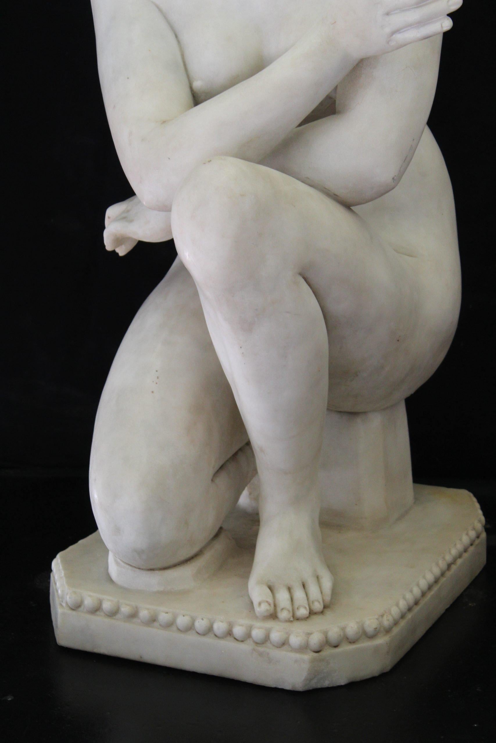 20th Century Sculpture, kneeling Venus in white marble For Sale