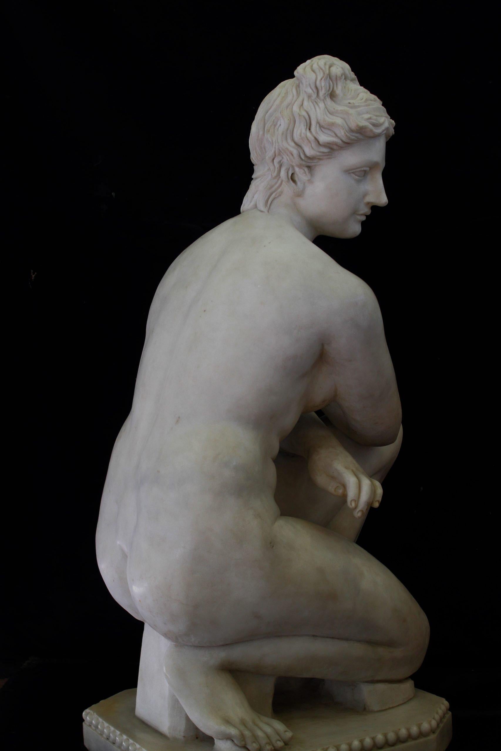 Stone Sculpture, kneeling Venus in white marble For Sale