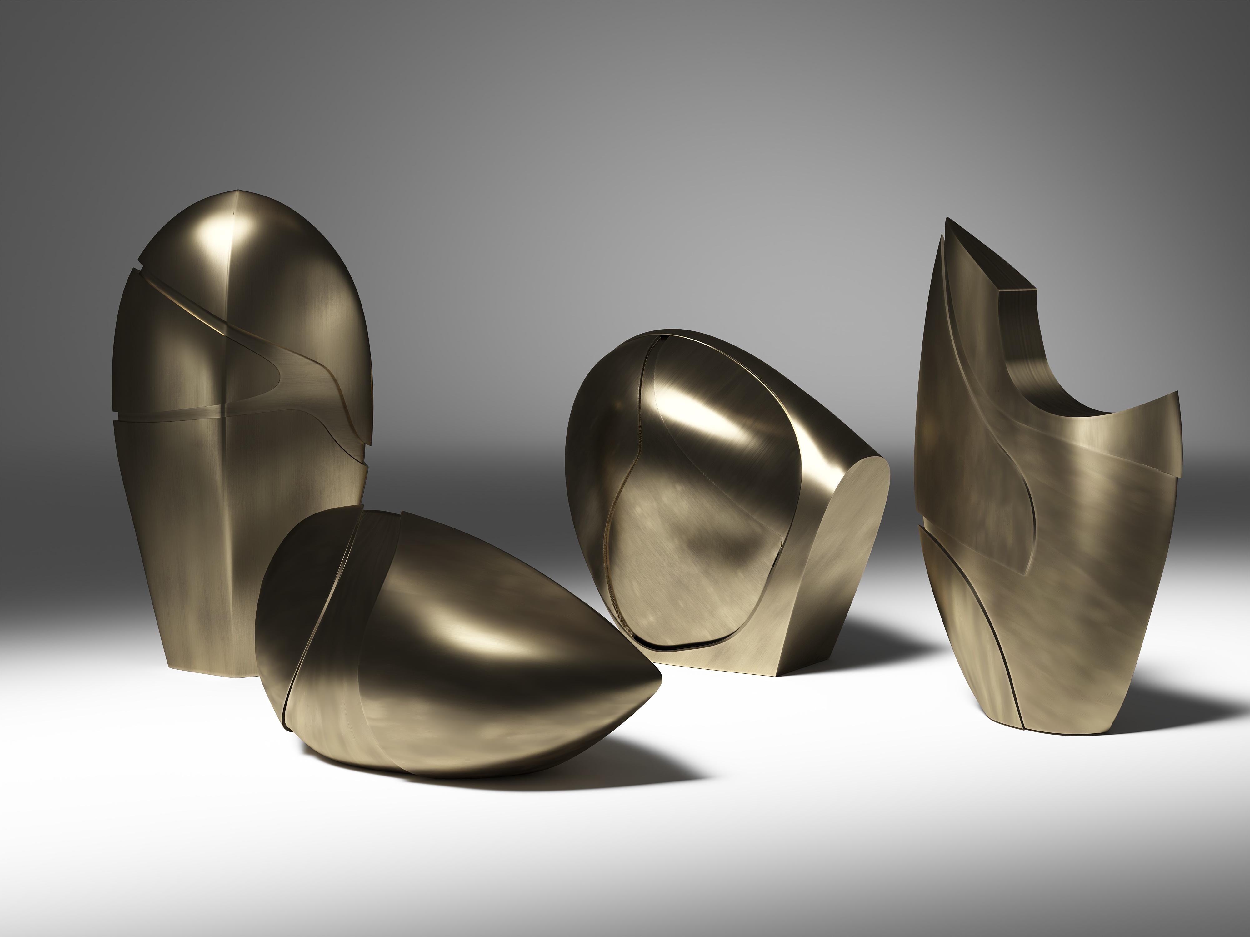 Patrick Coard Paris lance une collection d'objets sculpturaux uniques et magnifiques. L'ensemble de sculptures amorphes en laiton bronze-patine sont audacieuses et organiques dans leurs formes uniques avec des indentations métalliques subtiles pour