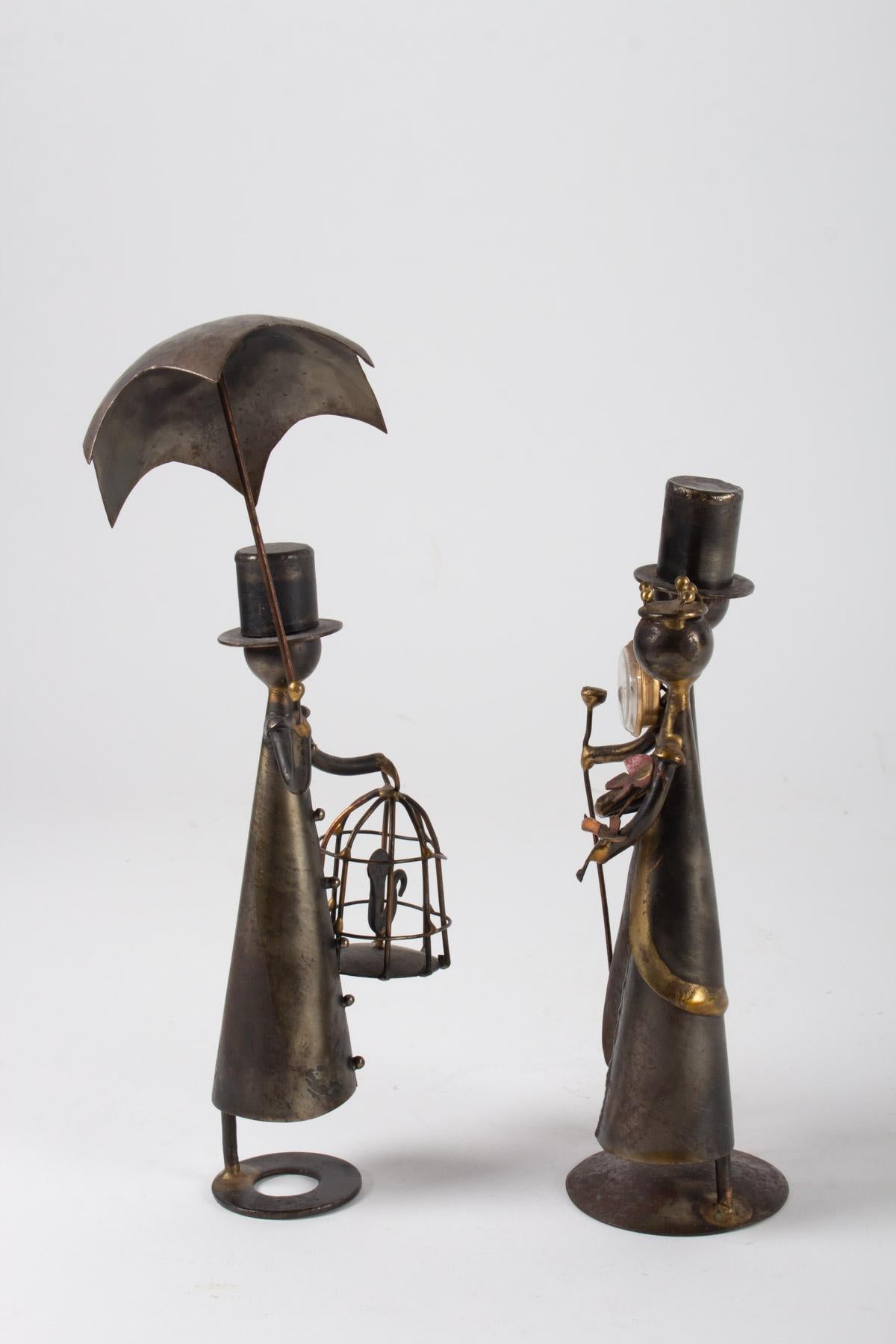 Sculpture, man with umbrella and couple thermometer, Belle Époque, 1900-1920, France, metal
Couple: H 20cm, W 8cm, W 7cm
Man with hat: H 24cm, W 12cm, W 8cm.