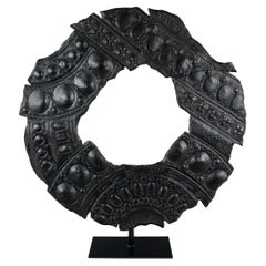 Piédestal ou pièce murale unique en céramique émaillée noire mate pour sculpture, Italie