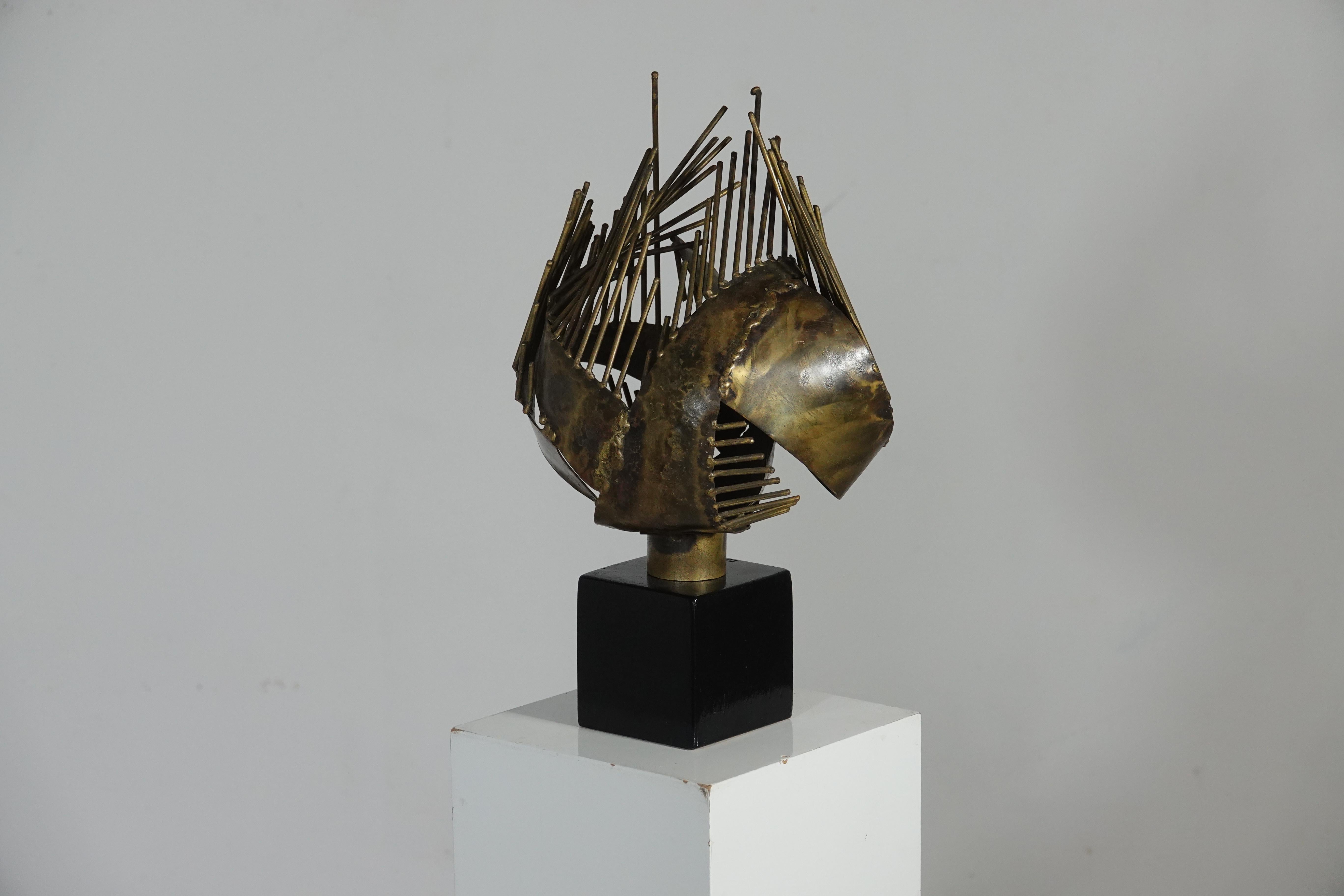 Français Sculpture Maurice GUILLAUME Laiton soudé sur base en bois laqué France vers 1970 en vente