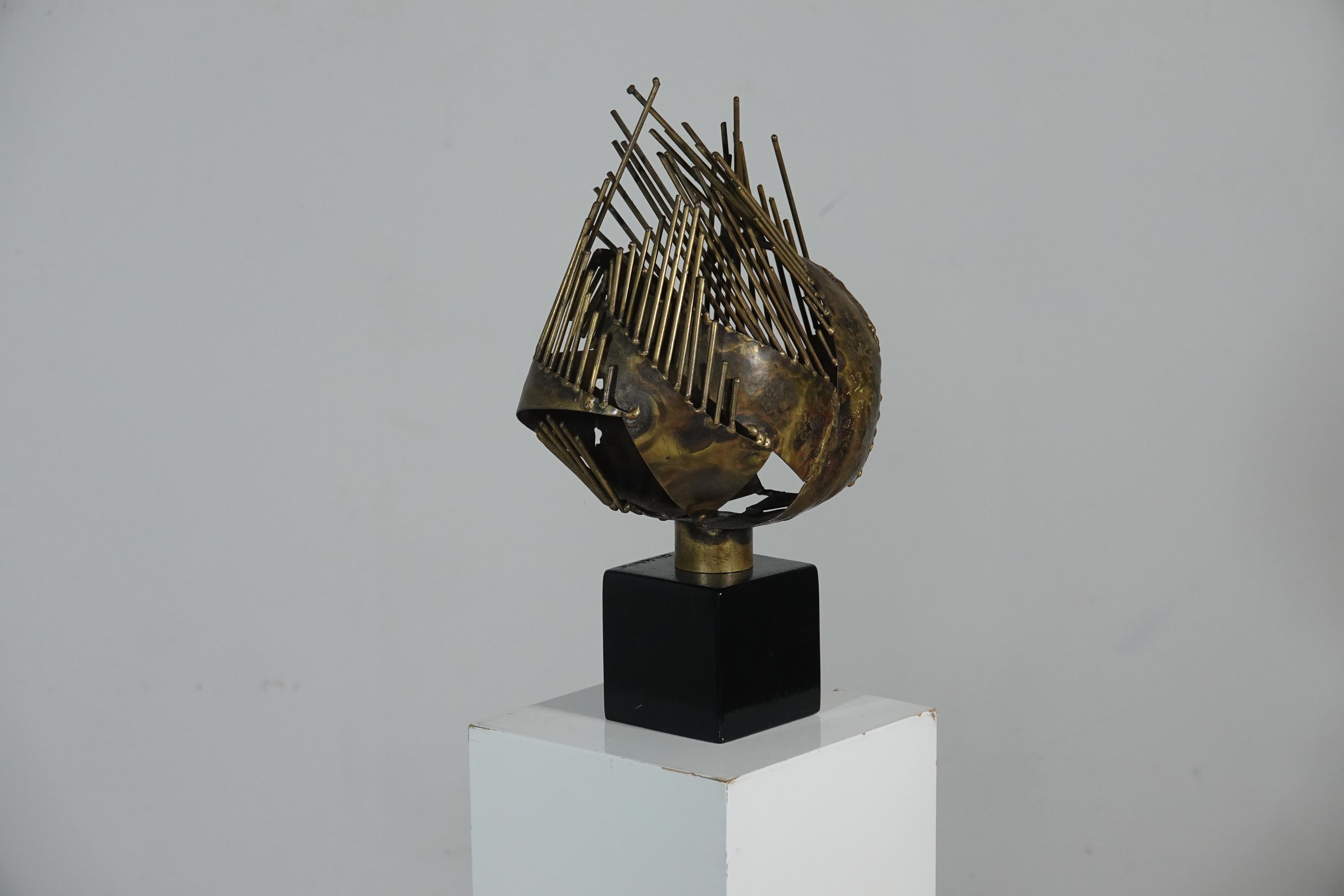 Effet bronze Sculpture Maurice GUILLAUME Laiton soudé sur base en bois laqué France vers 1970 en vente