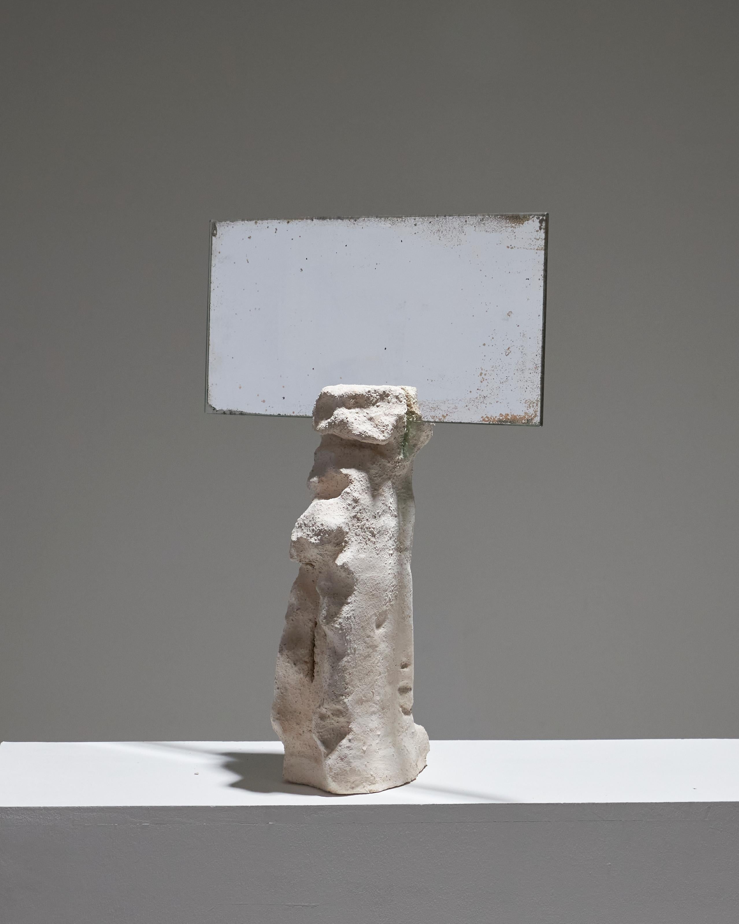 Miroir sculpté en pierre Neuf - En vente à PARIS, FR