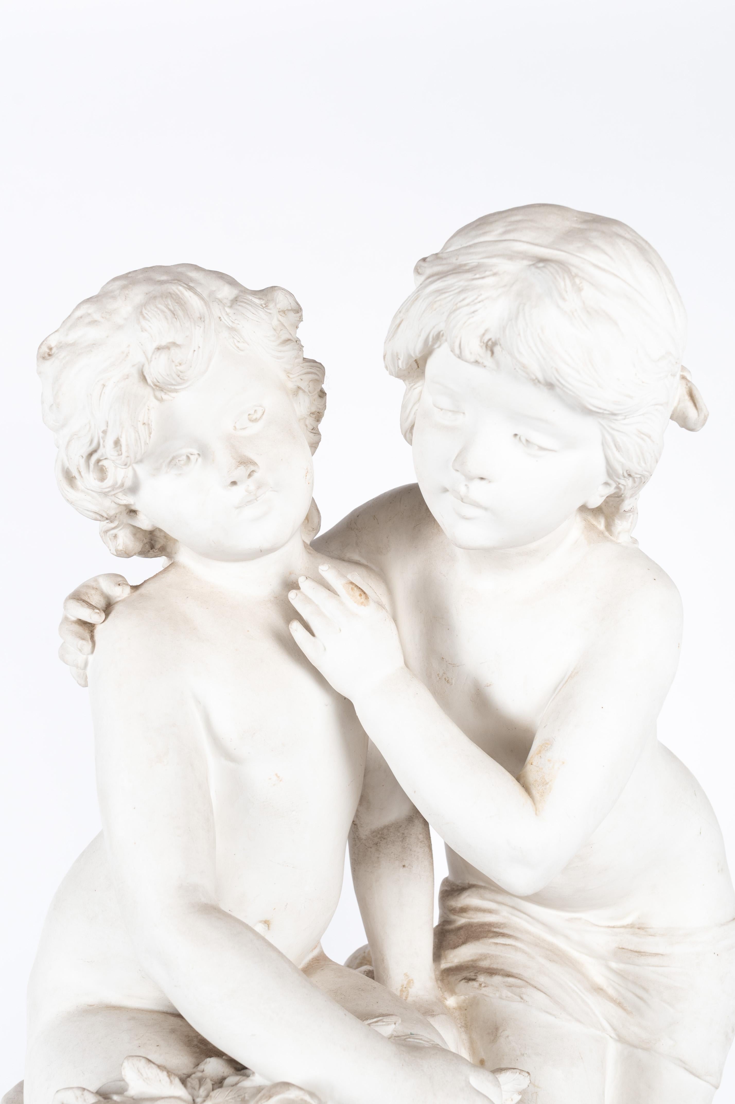 Scultura di due ragazze in alabastro, opera di Hippolyte Moreau In condizioni buone in vendita a Oostende, BE