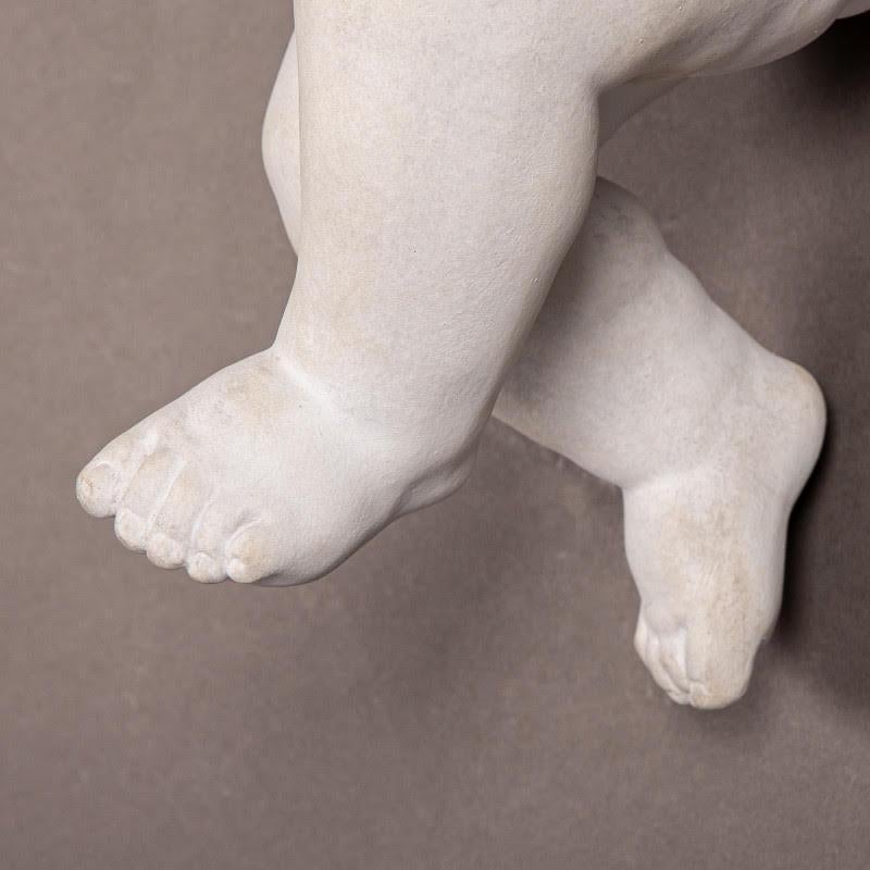 Sculpture of a Baby in Fine Plaster, XXIst Century. In Good Condition For Sale In Saint-Ouen, FR