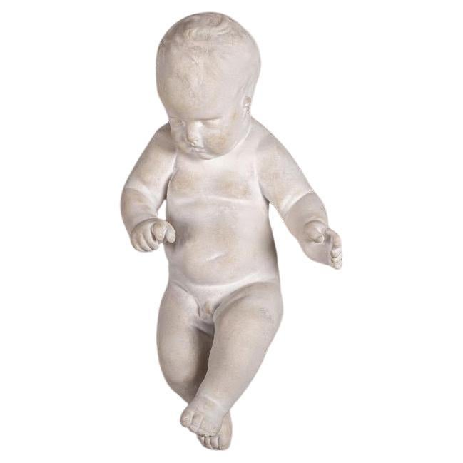 Sculpture d'un bébé en plâtre fin, XXIe siècle.