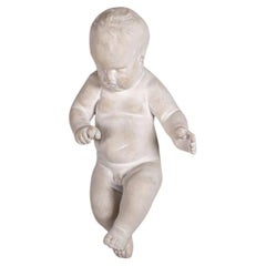 Sculpture d'un bébé en plâtre fin, XXIe siècle.