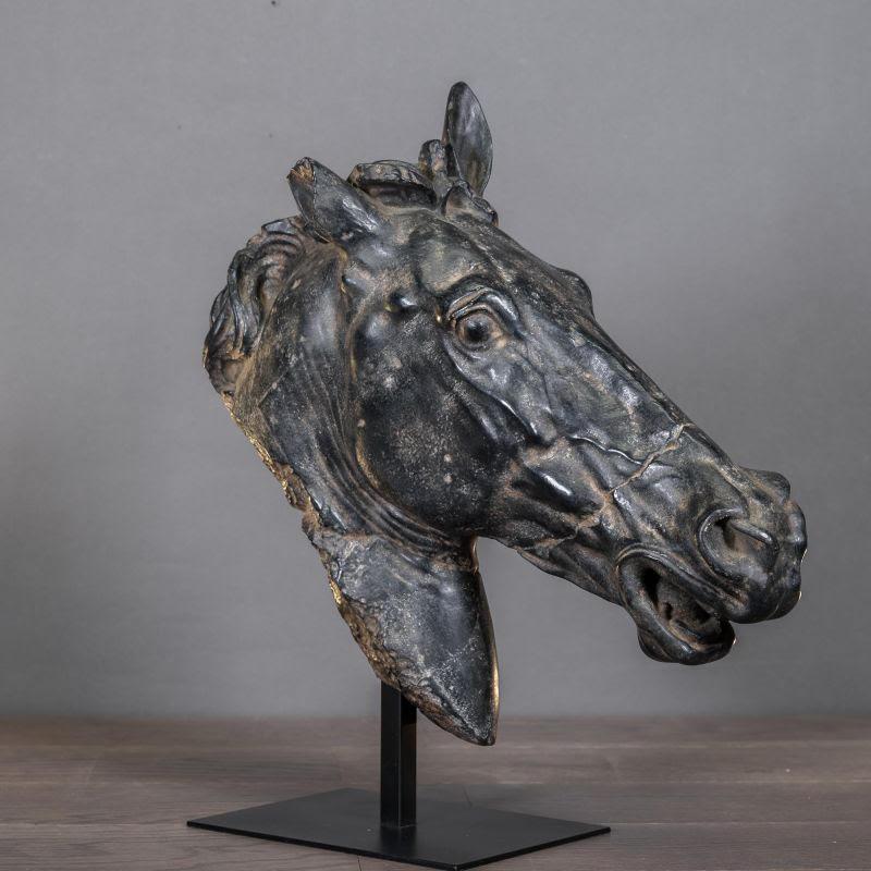 Escultura de Cabeza de Caballo Negro.Tamaño Mediano. Moderno en venta