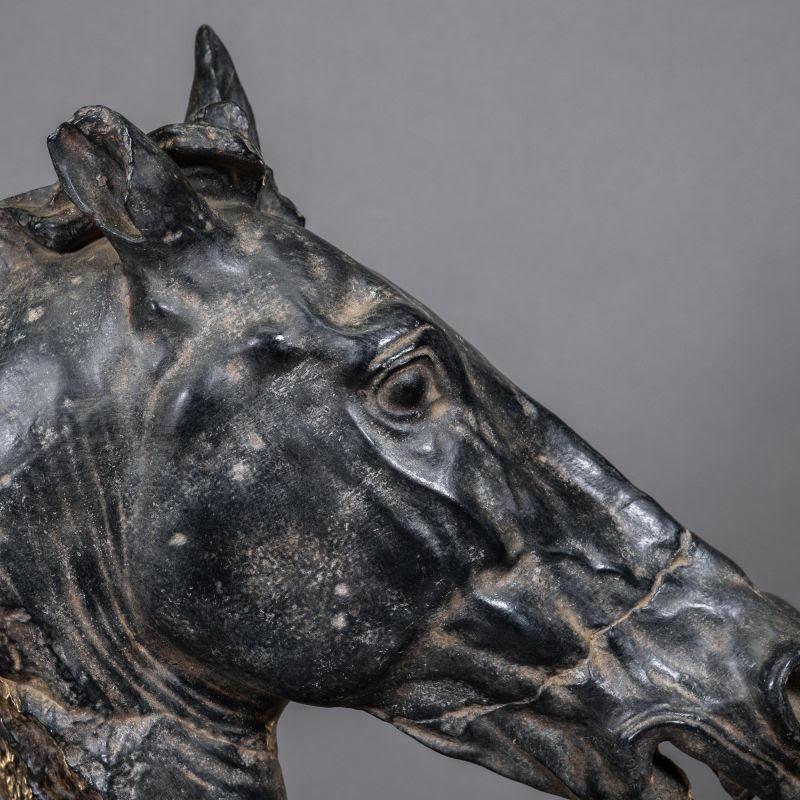 Escultura de Cabeza de Caballo Negro.Tamaño Mediano. en Nuevo estado para la venta en Saint-Ouen, FR