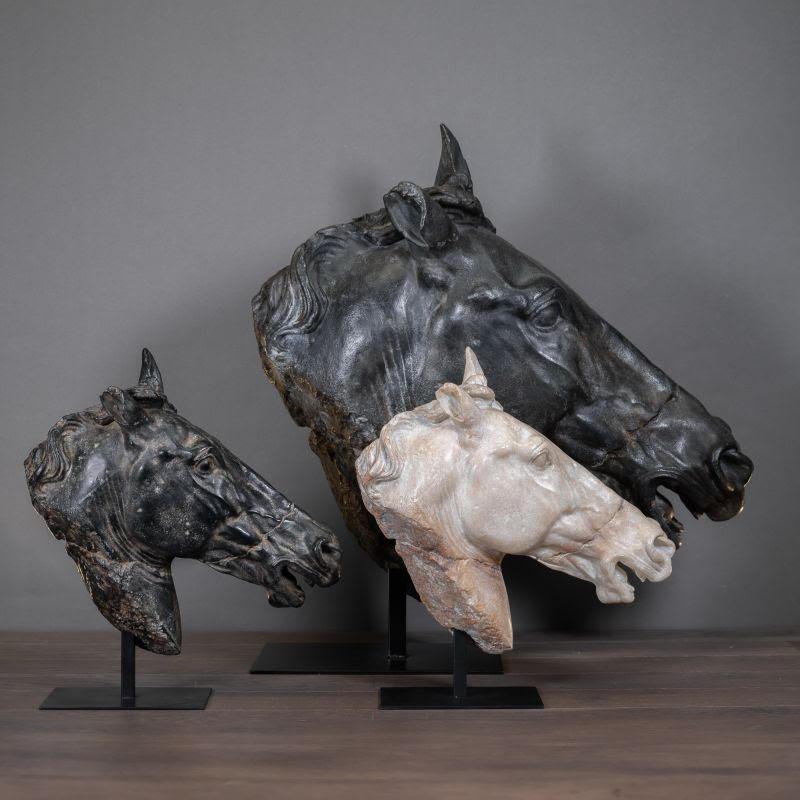 Escultura de Cabeza de Caballo Negro.Tamaño Mediano. Siglo XXI y contemporáneo en venta