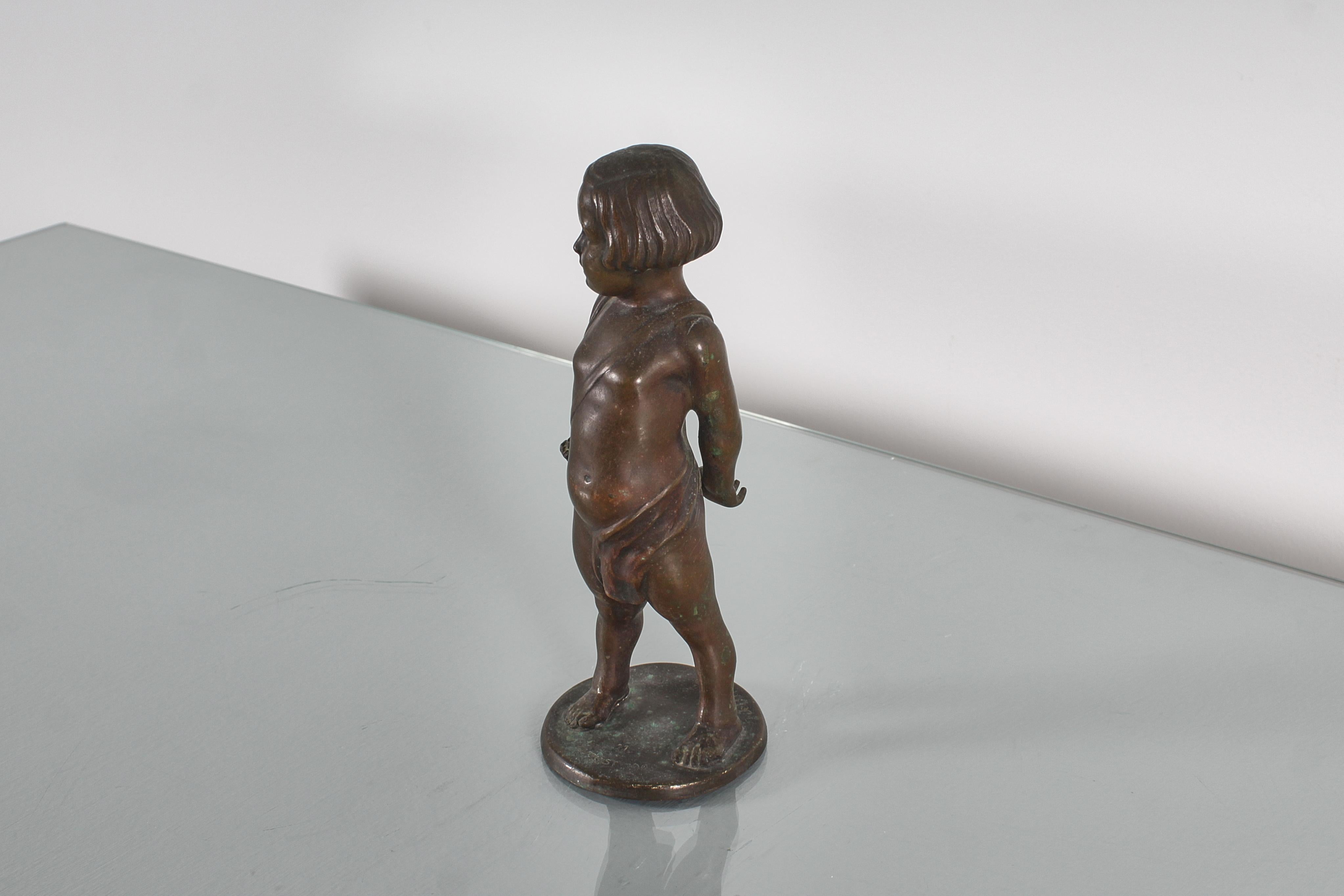 Sculpture of a child with arrows in solid bronze signed. 1920s For Sale 3