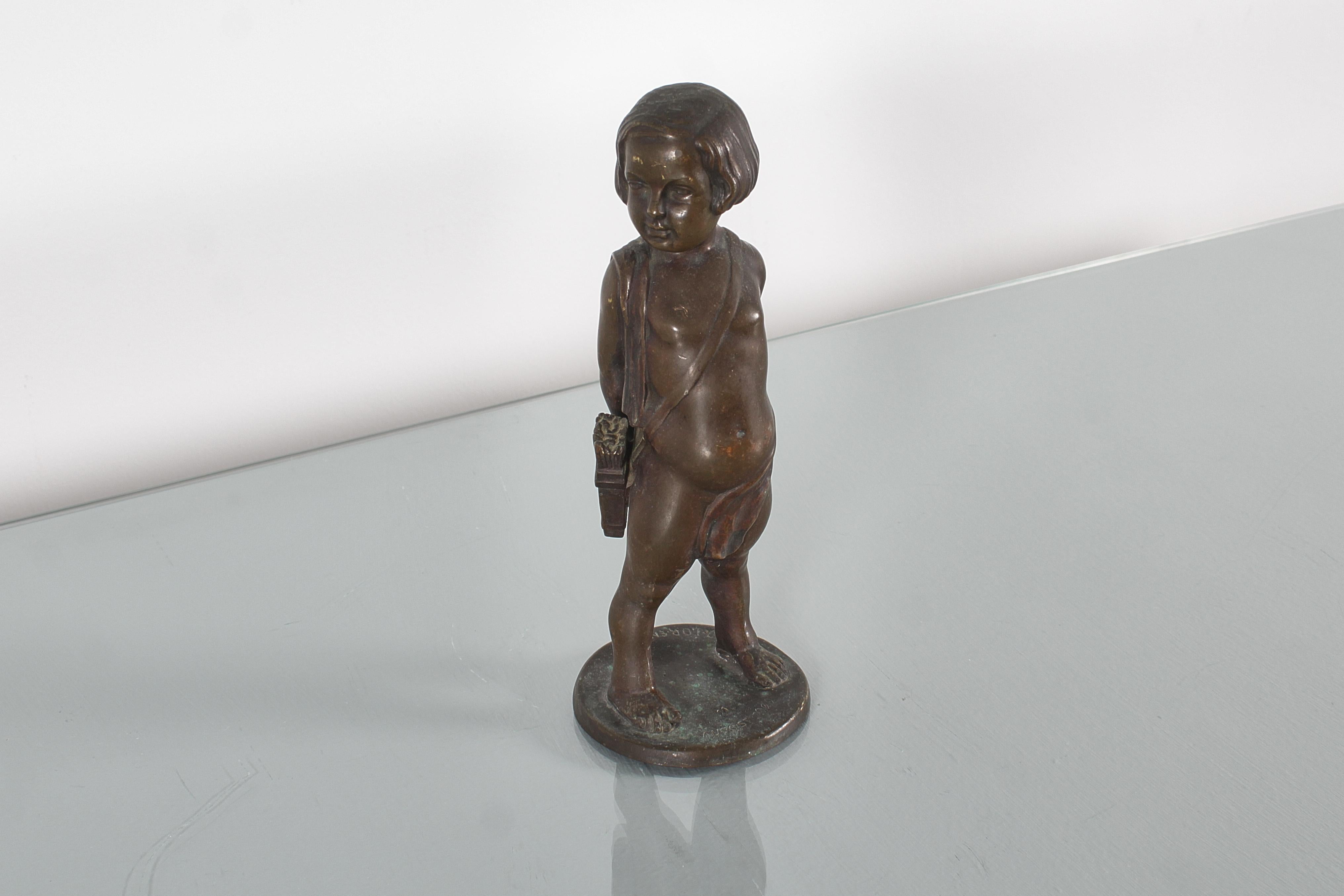 Sculpture of a child with arrows in solid bronze signed. 1920s For Sale 2