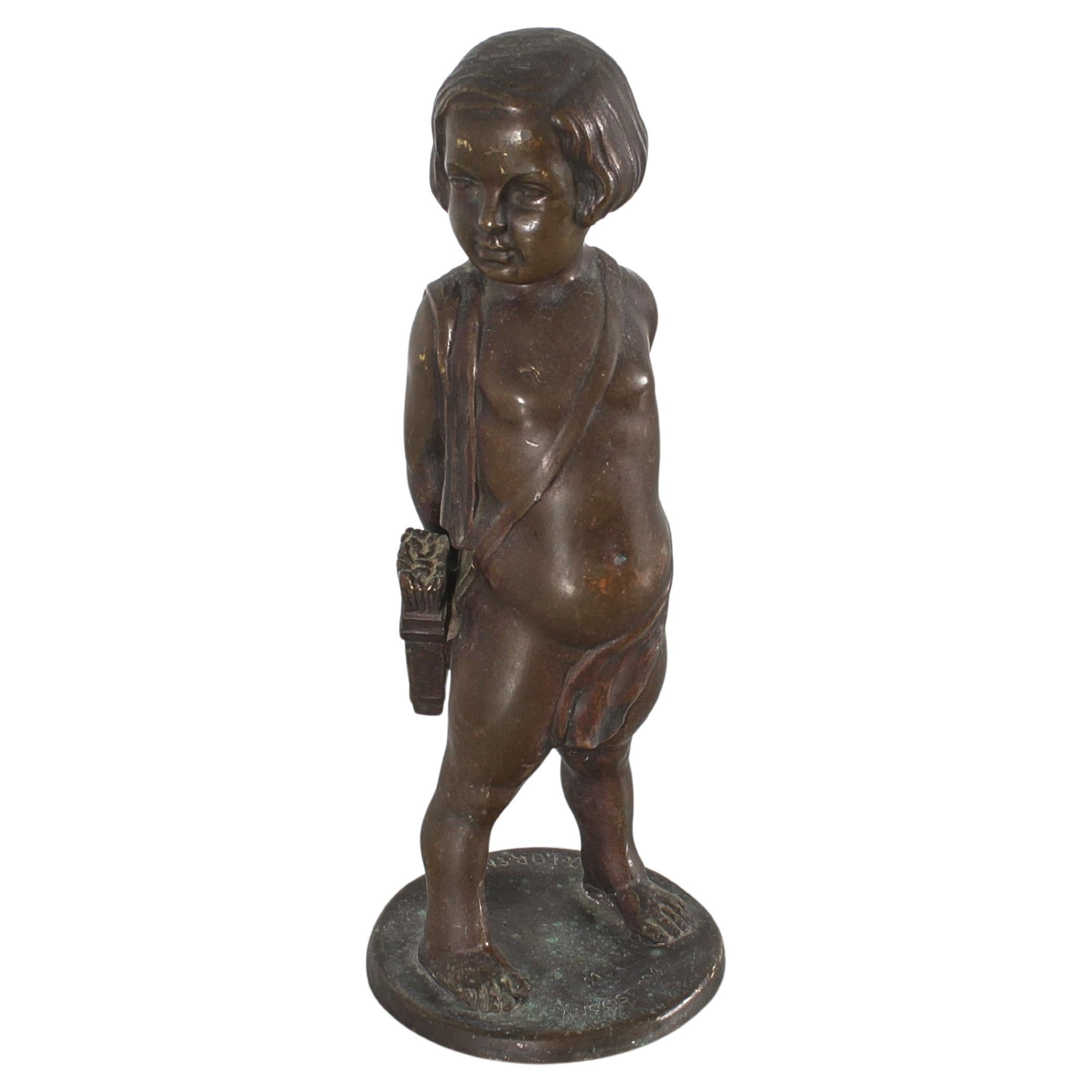 Escultura de un niño con flechas en bronce macizo firmada. 1920s