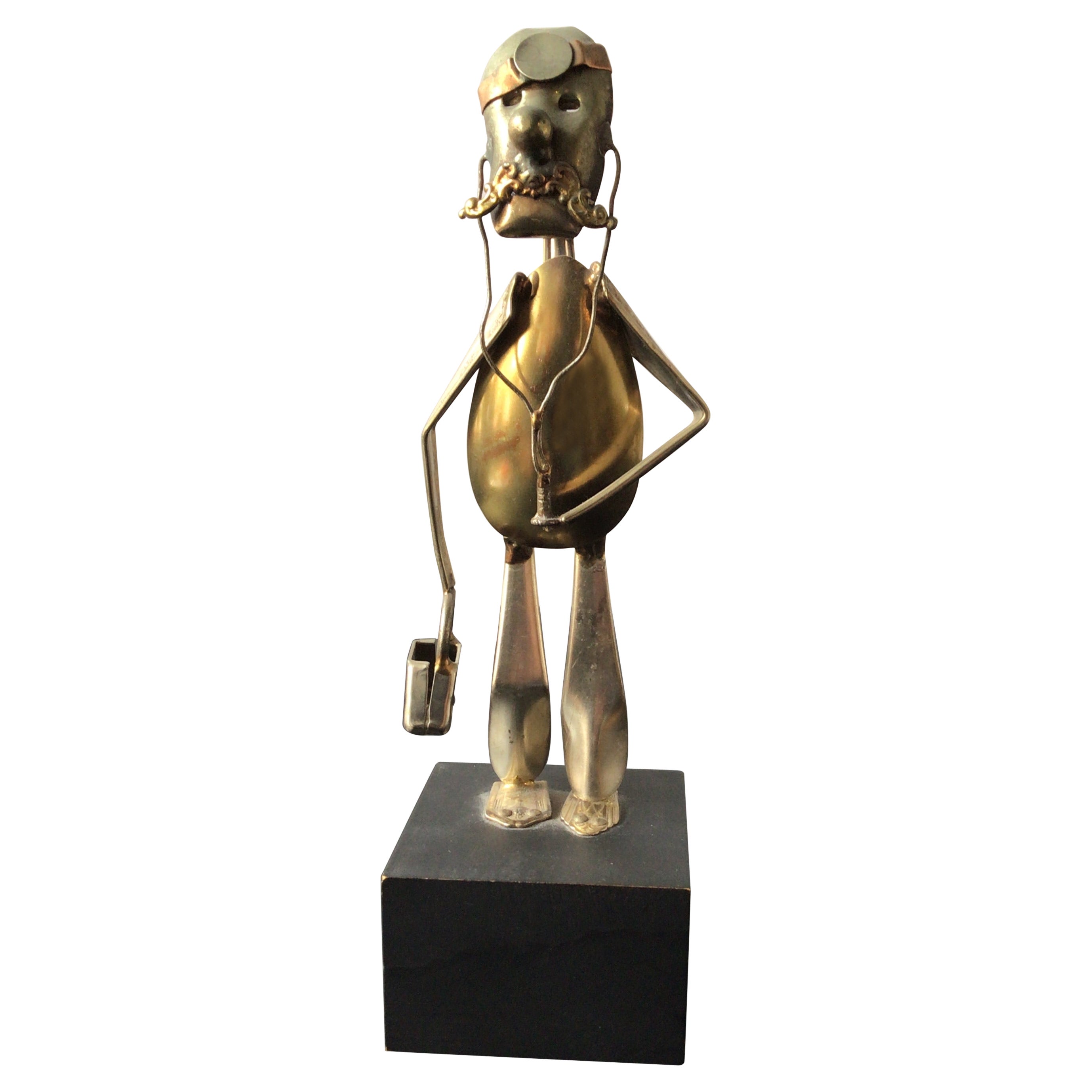 Skulptur eines Arztes aus Löffeln im Angebot