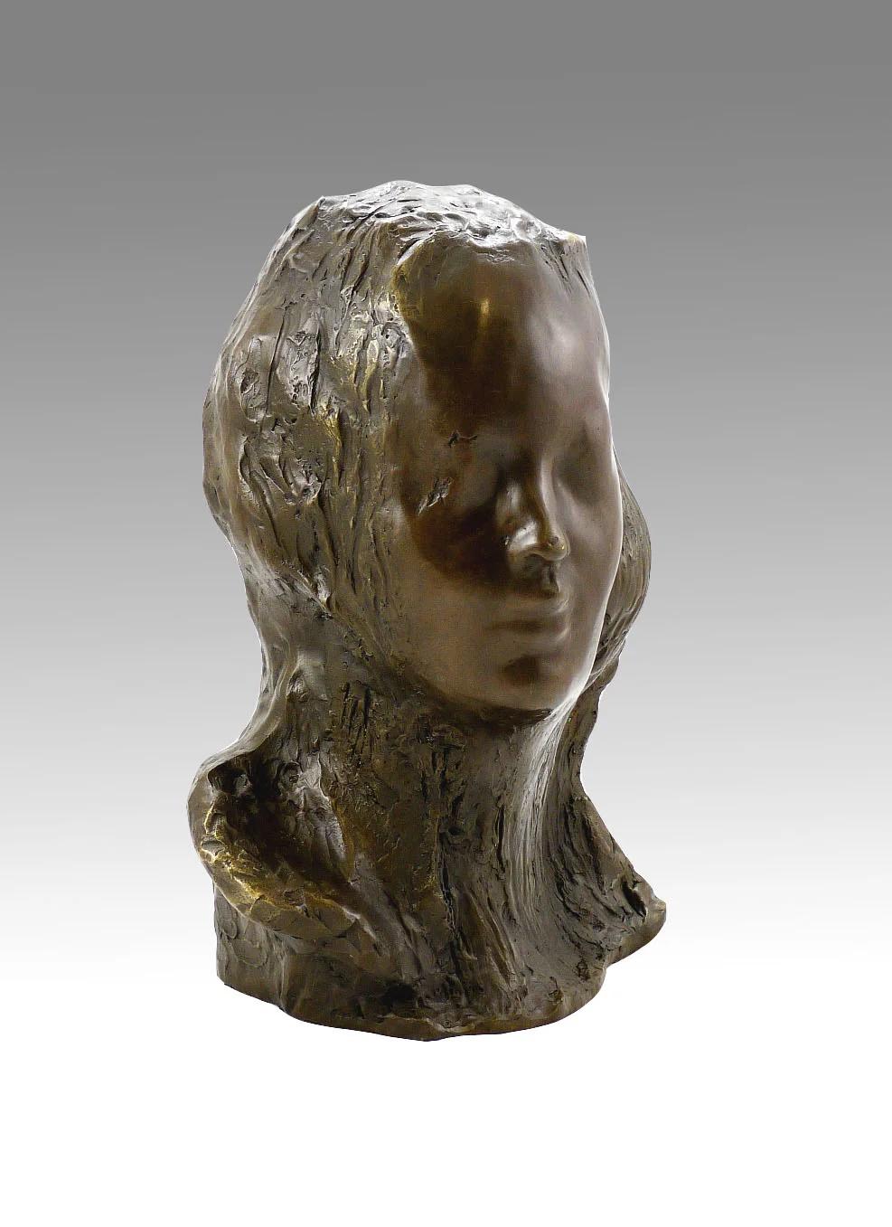 Modern Sculpture of a Female Bust in Patinated Bronze, Contemporary Art, 21st Century. For Sale