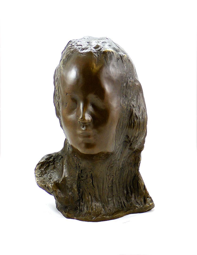 Sculpture of a Female Bust in Patinated Bronze, Contemporary Art, 21st Century. For Sale 3