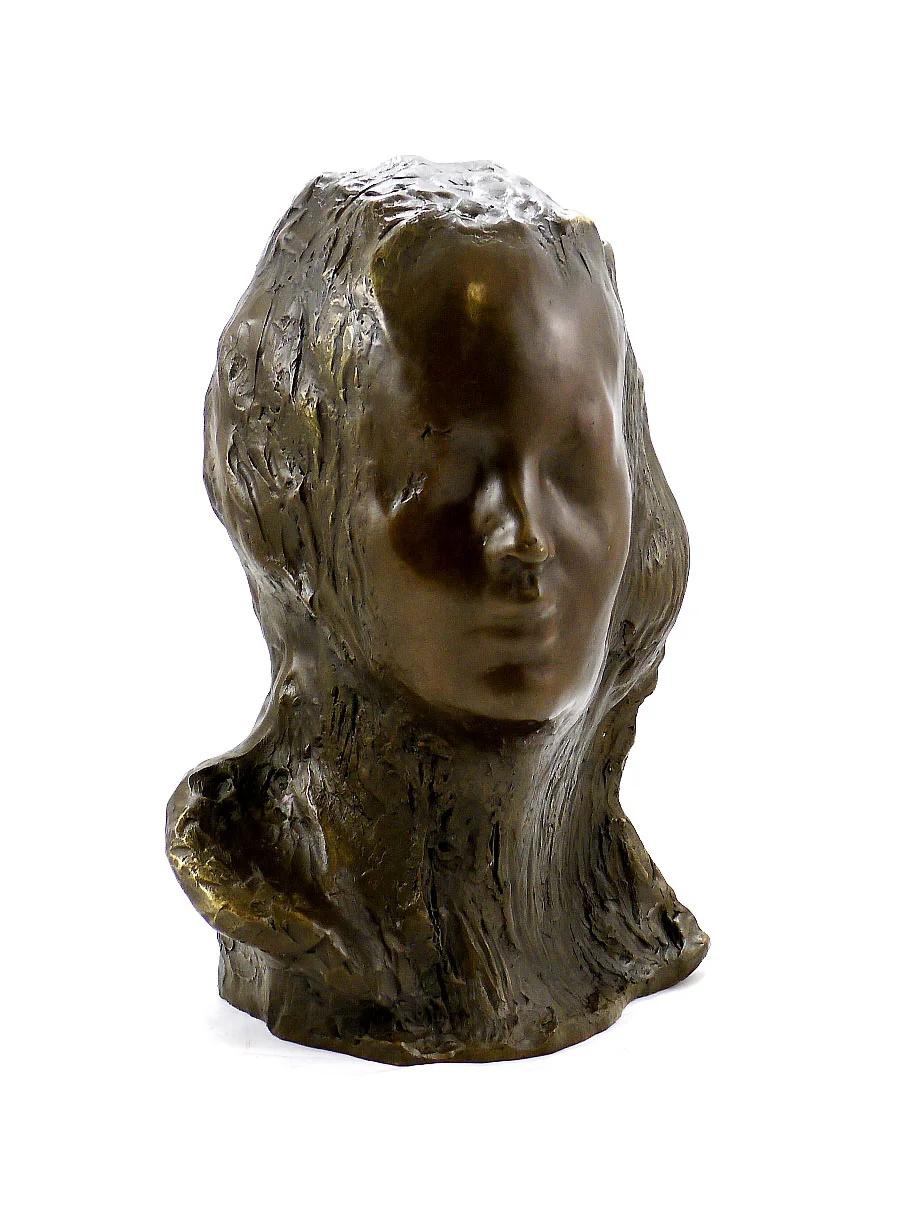 Sculpture of a Female Bust in Patinated Bronze, Contemporary Art, 21st Century. For Sale 4