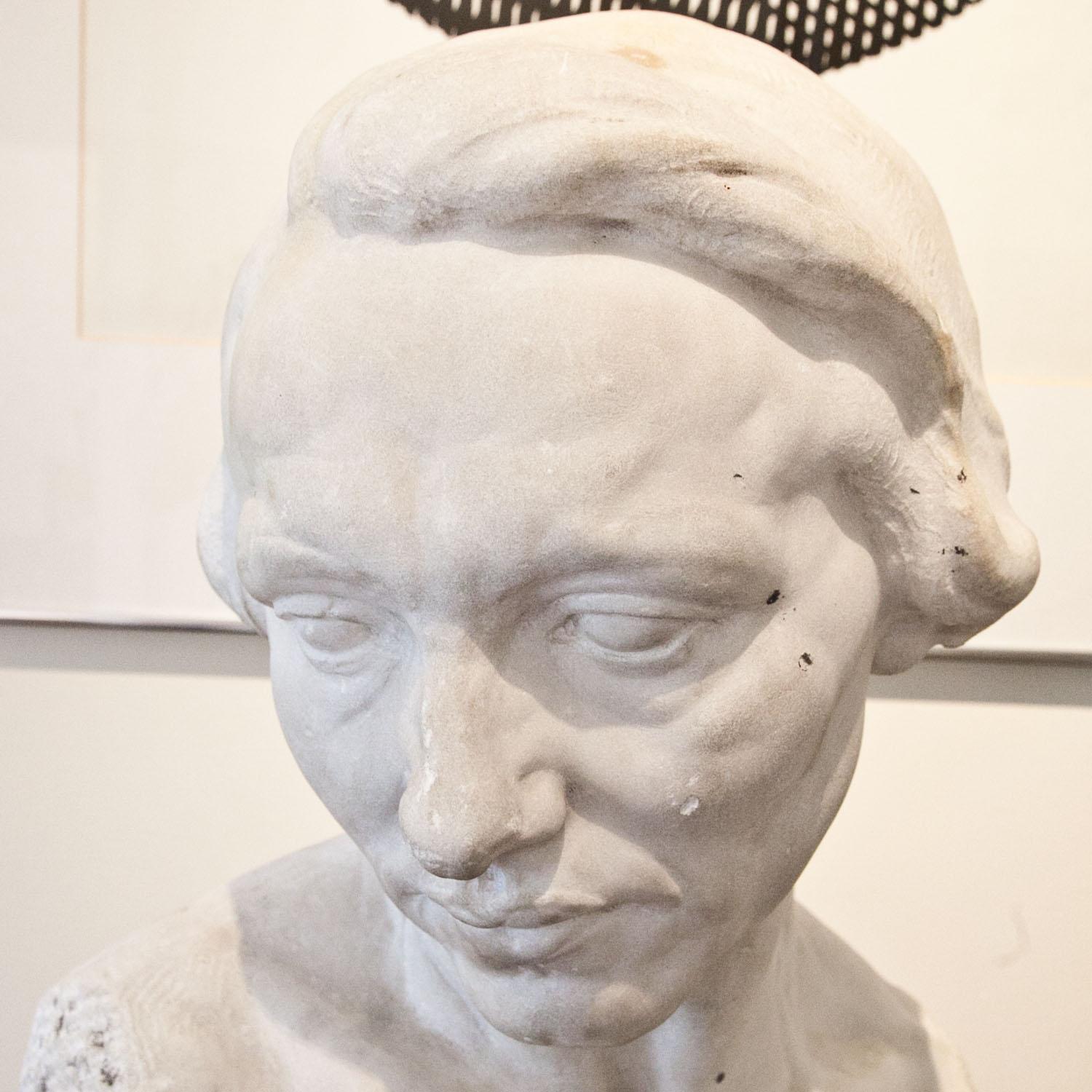Escultura de una cabeza femenina, hacia 1900 en Bueno estado para la venta en Greding, DE