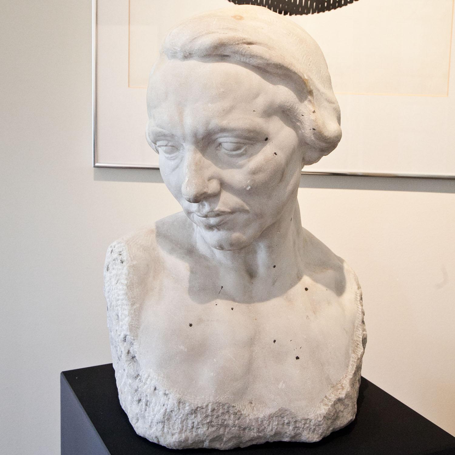 Sculpture of a Female Head, circa 1900 In Good Condition For Sale In Greding, DE