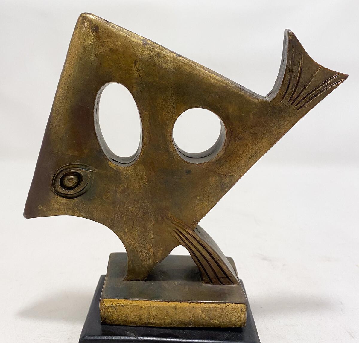Mid-Century Modern sculpture of a fish, signed For Sale