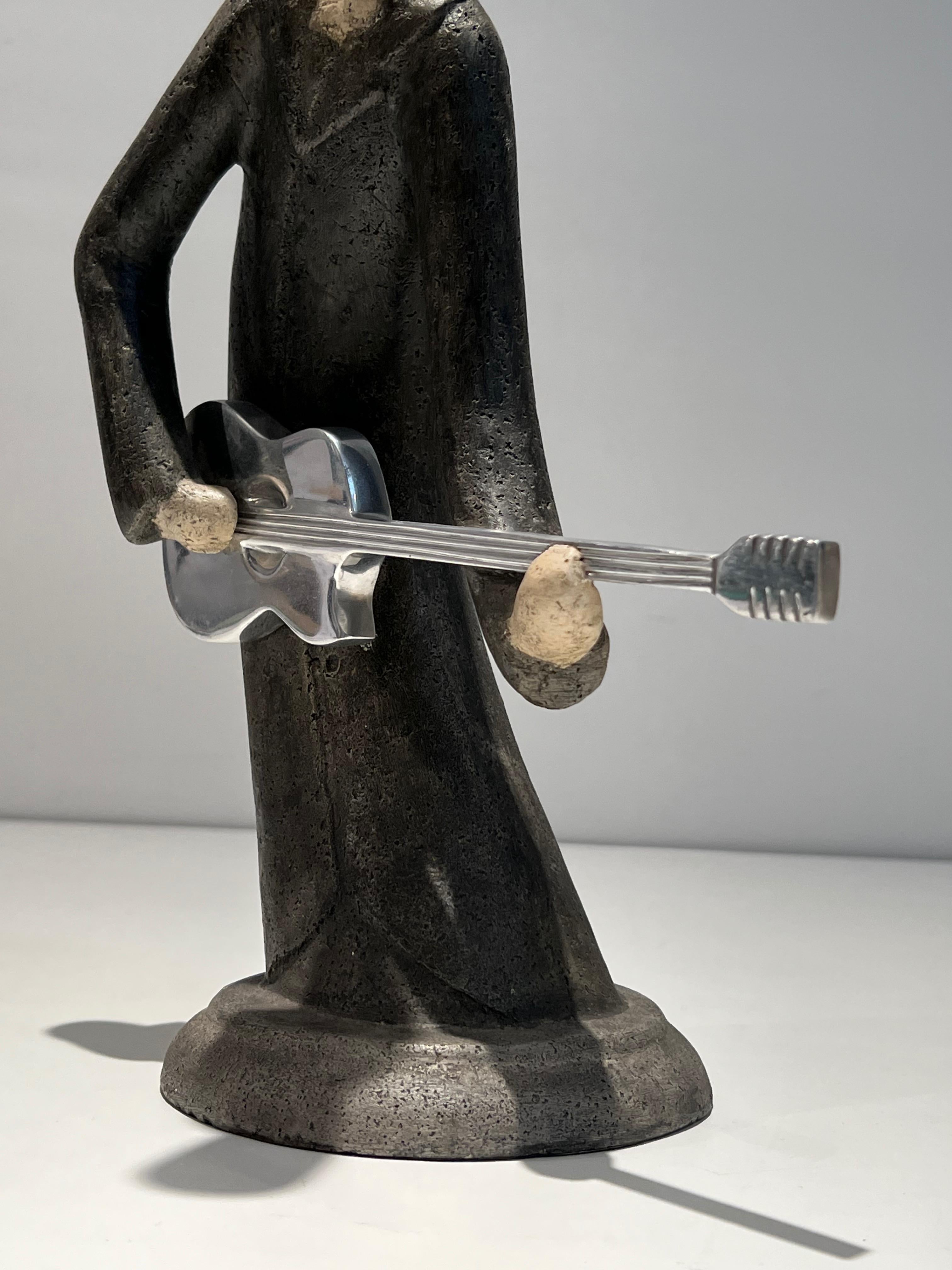 Escultura de un guitarrista en venta 4