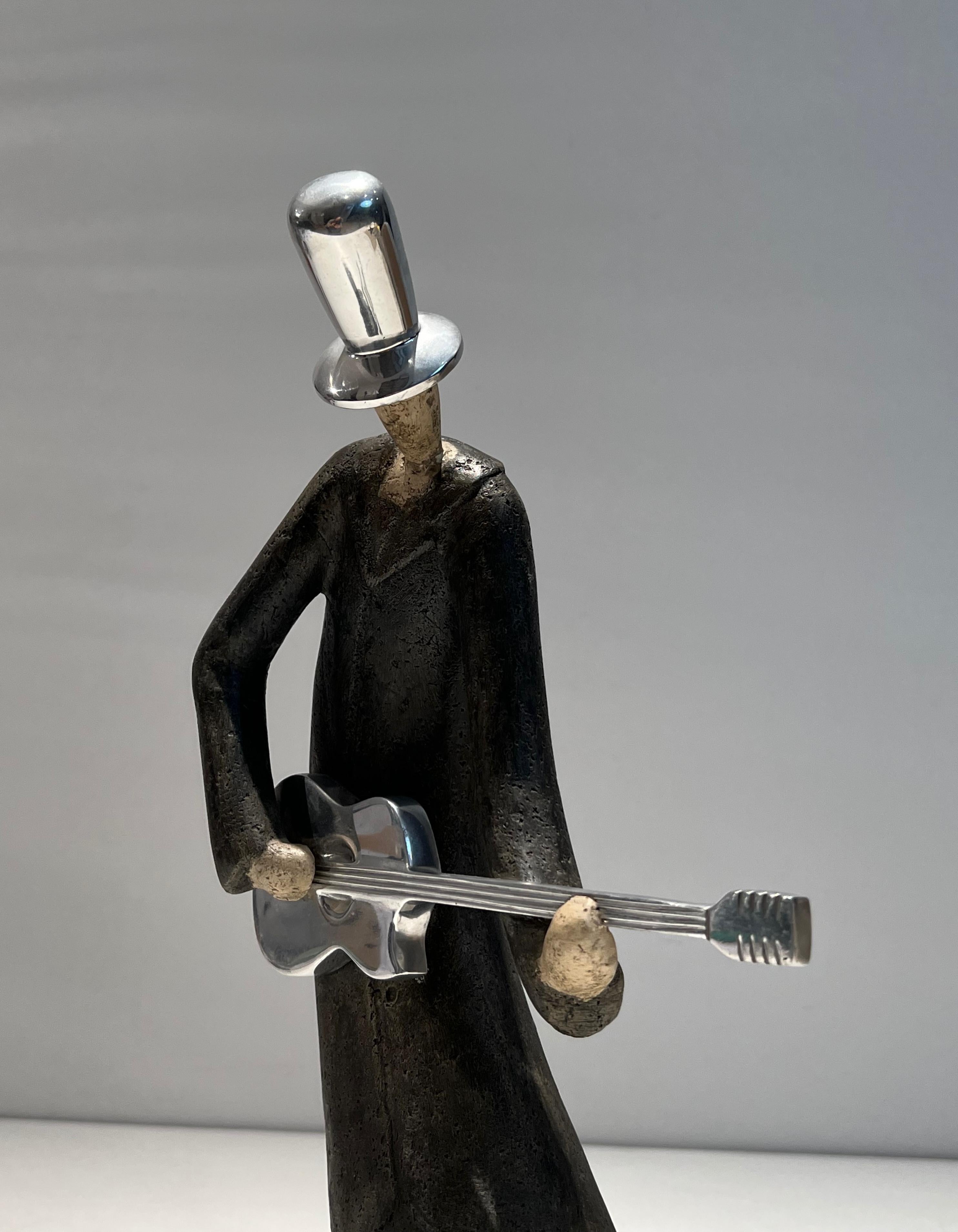 Escultura de un guitarrista en venta 2