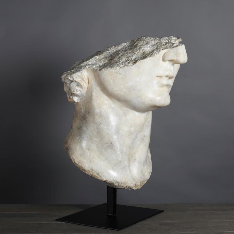Moderno Scultura di una testa di Apollo in stile ellenistico, XXI secolo. in vendita