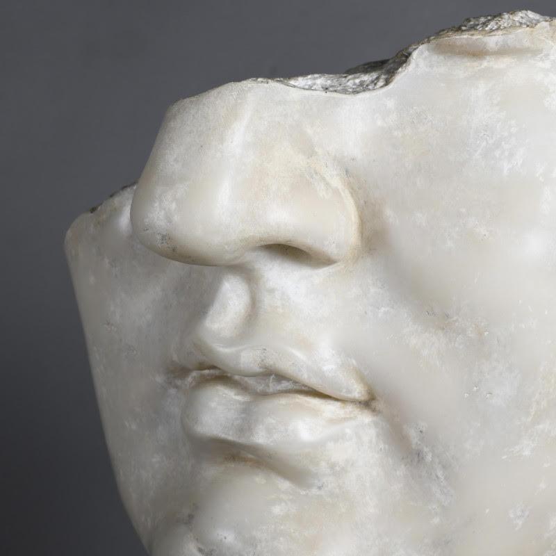 Francese Scultura di una testa di Apollo in stile ellenistico, XXI secolo. in vendita