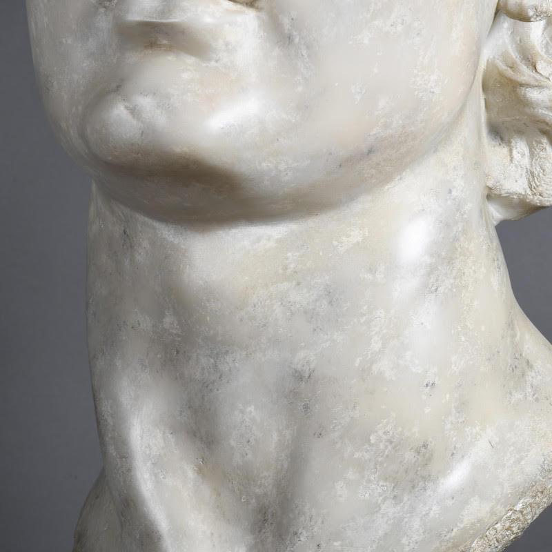 Scultura di una testa di Apollo in stile ellenistico, XXI secolo. In condizioni Nuovo in vendita a Saint-Ouen, FR